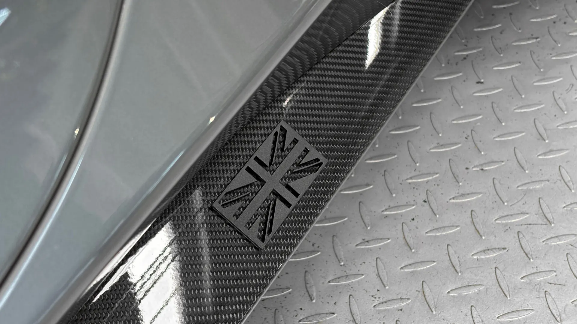 Aston Martin VANQUISH — photo 27