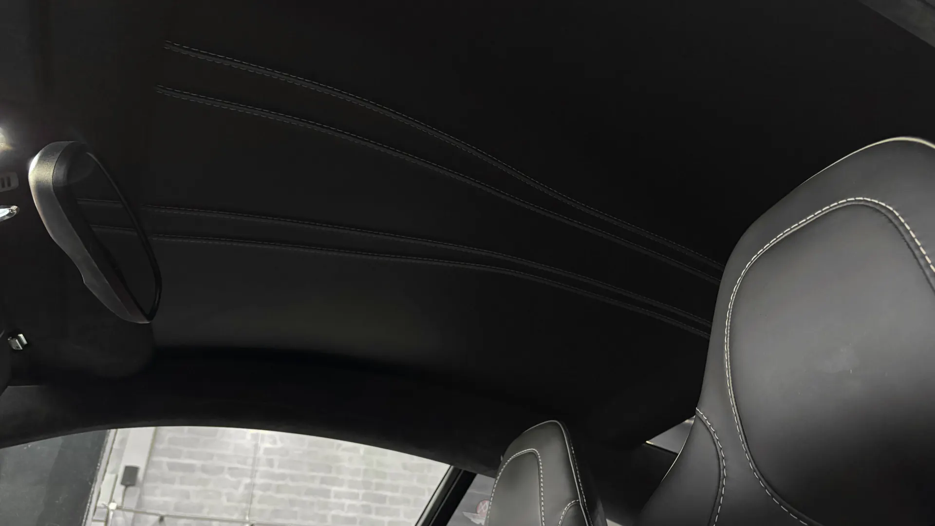 Aston Martin VANQUISH — photo 29