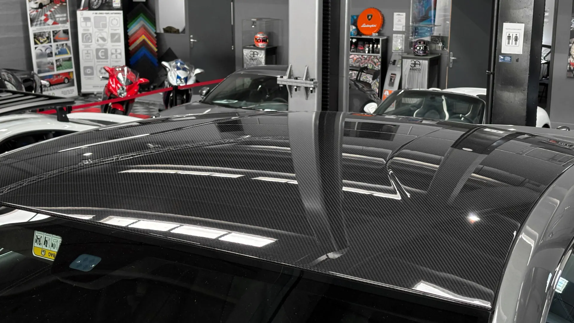 Aston Martin VANQUISH — photo 24