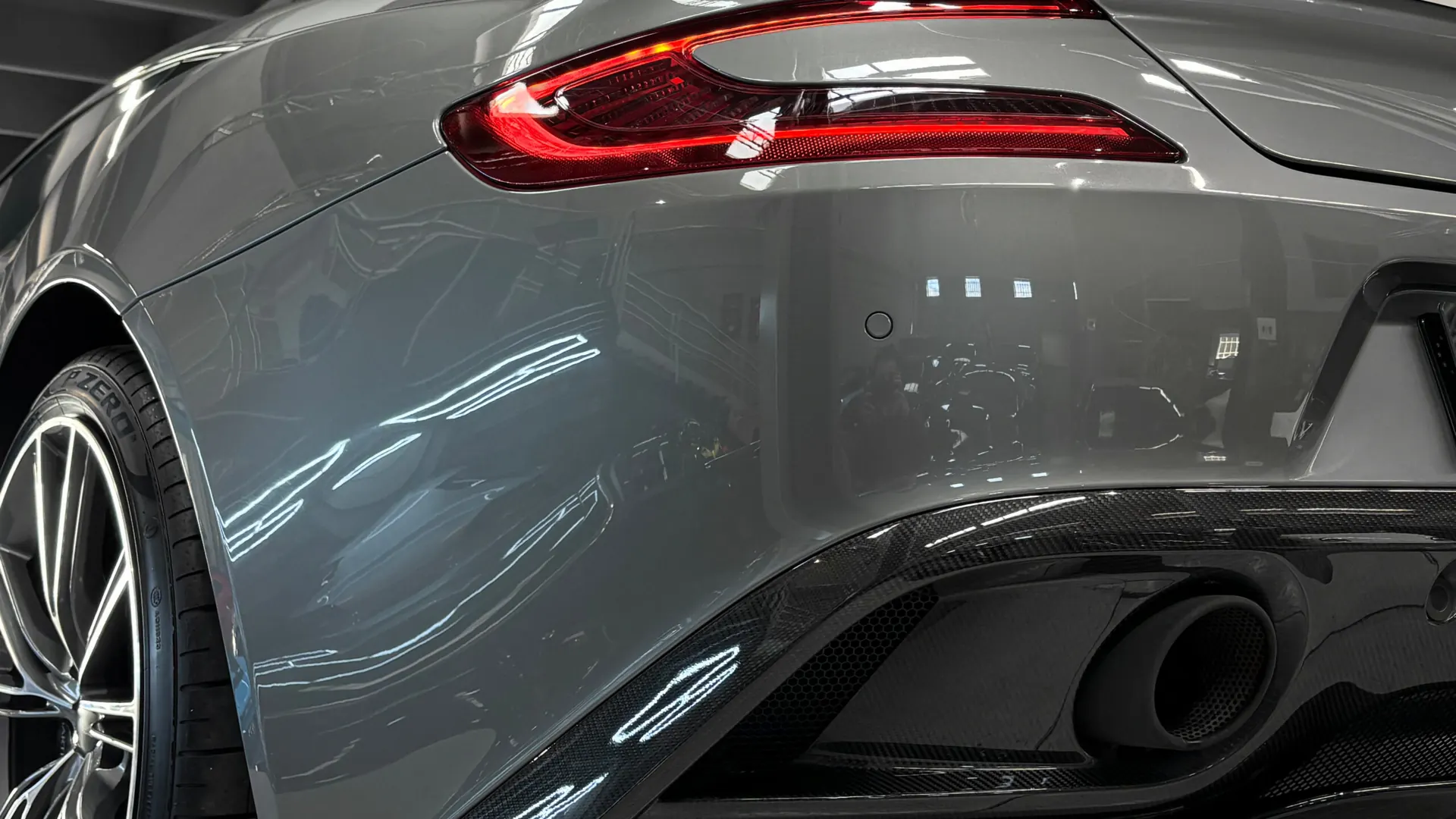 Aston Martin VANQUISH — photo 17