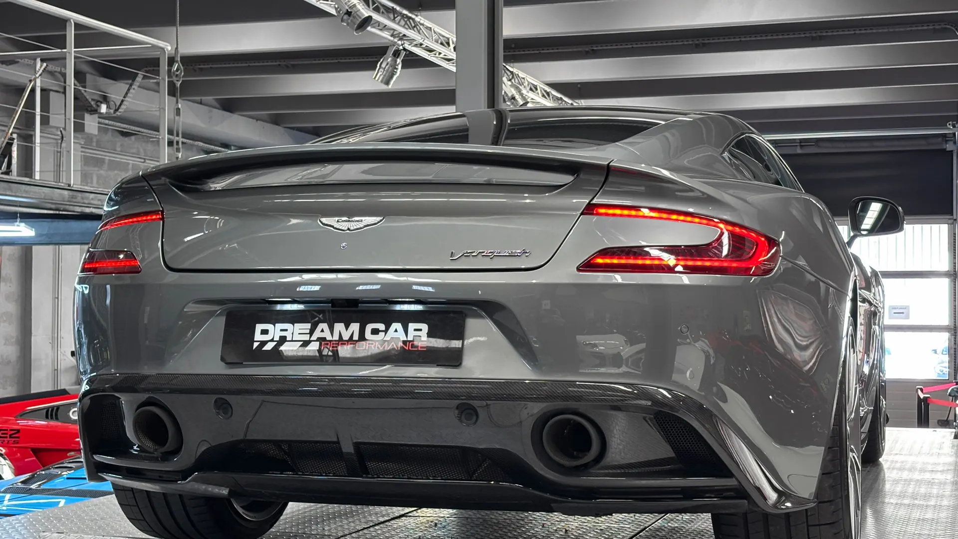 Aston Martin VANQUISH — photo 14