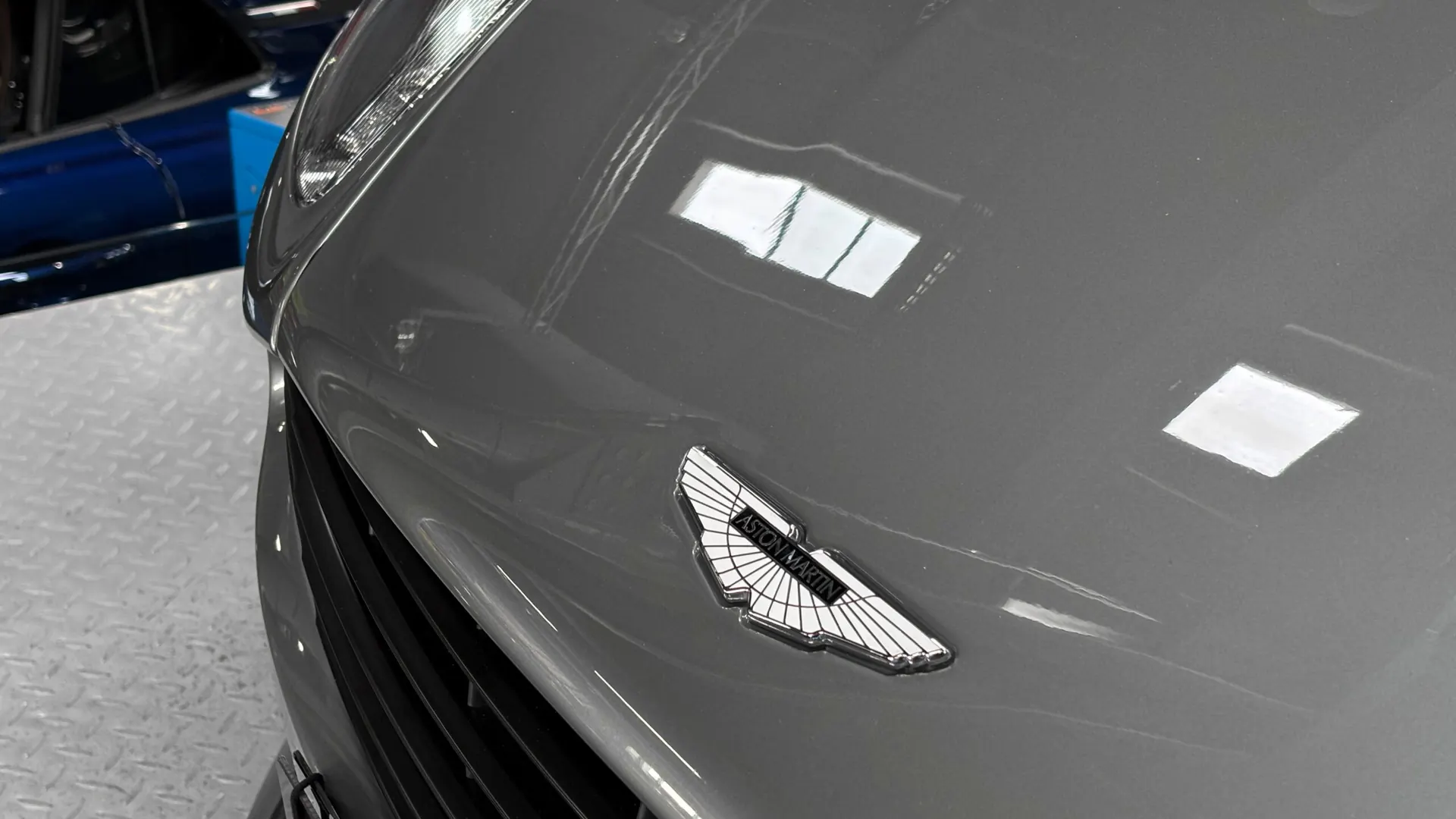 Aston Martin VANQUISH — photo 25