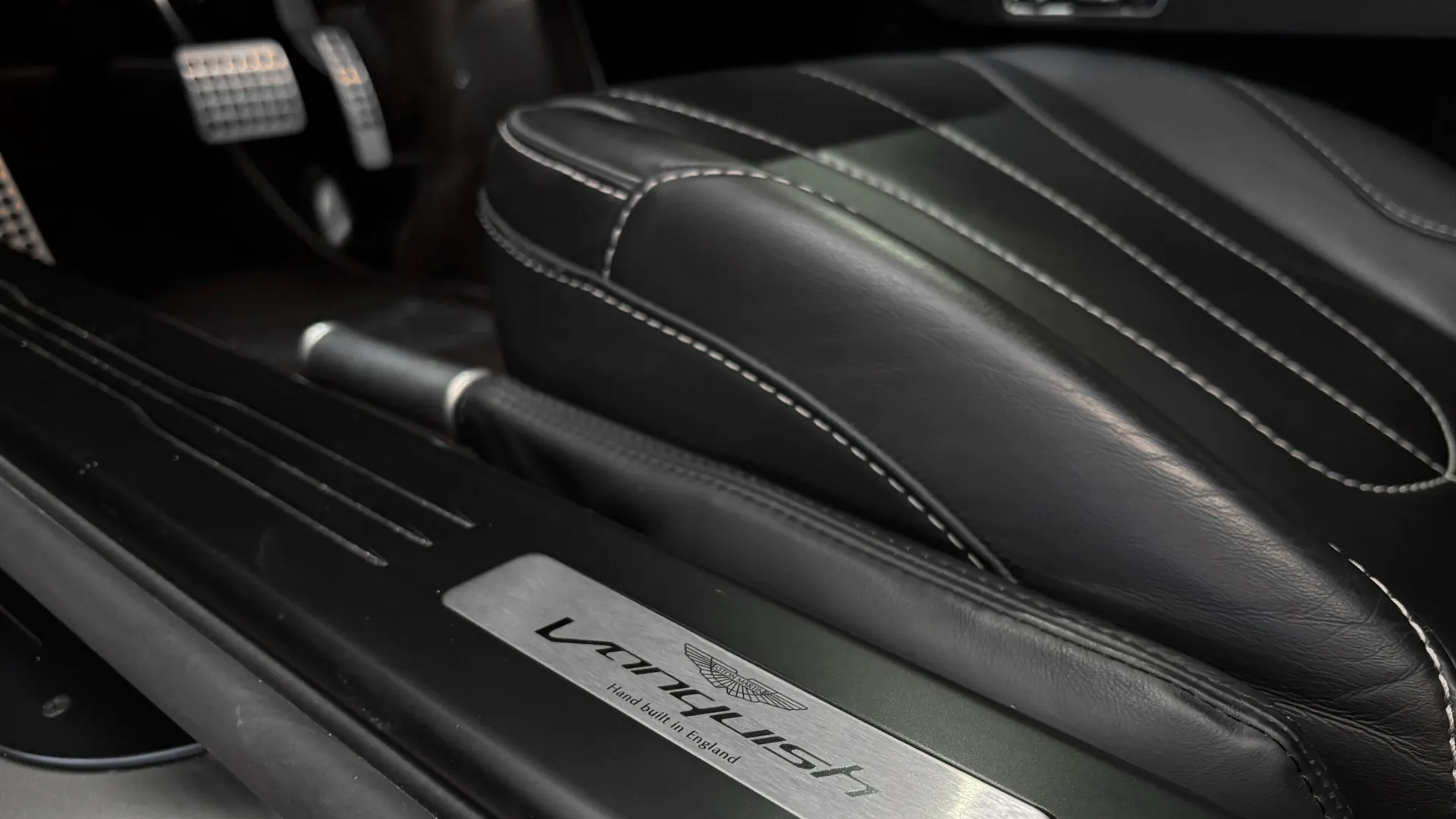 Aston Martin VANQUISH — photo 42