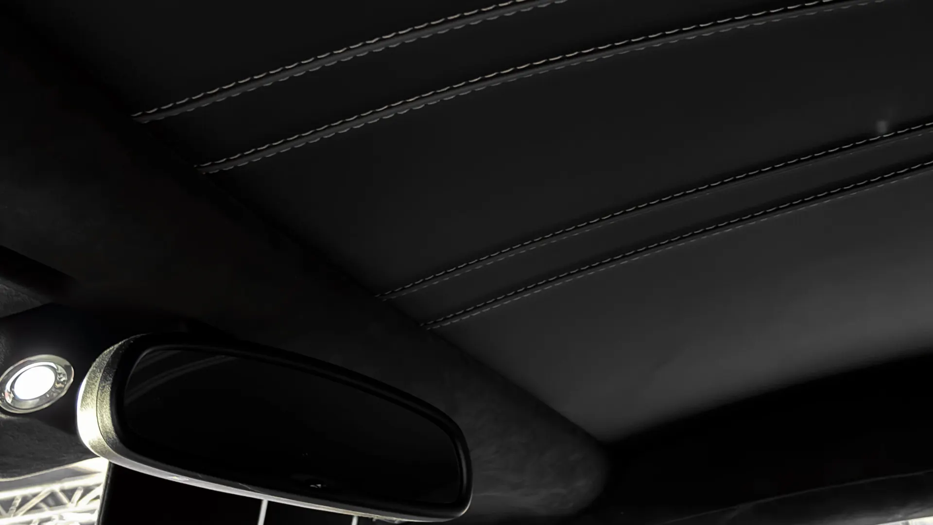 Aston Martin VANQUISH — photo 31