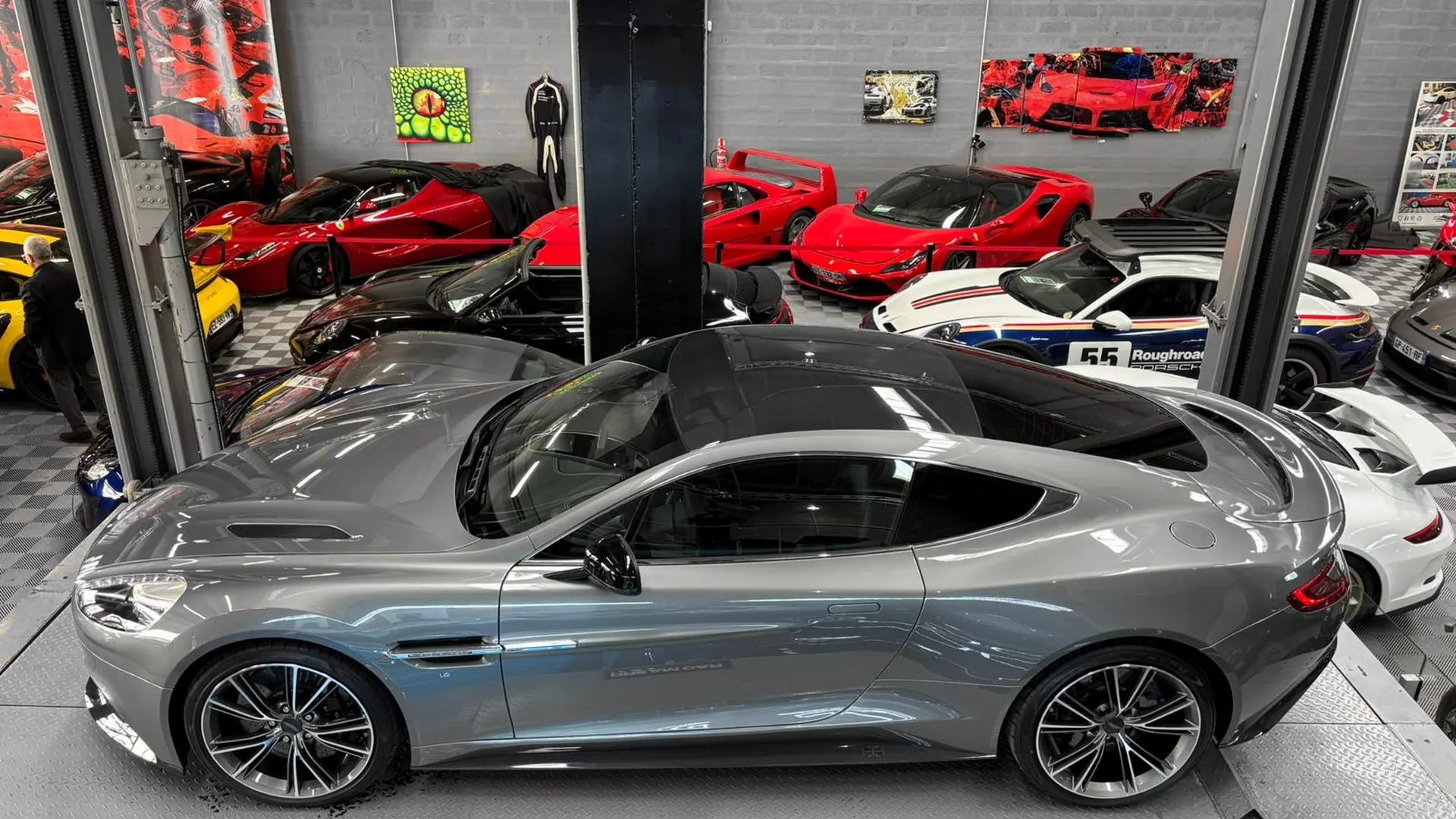 Aston Martin VANQUISH — photo 3