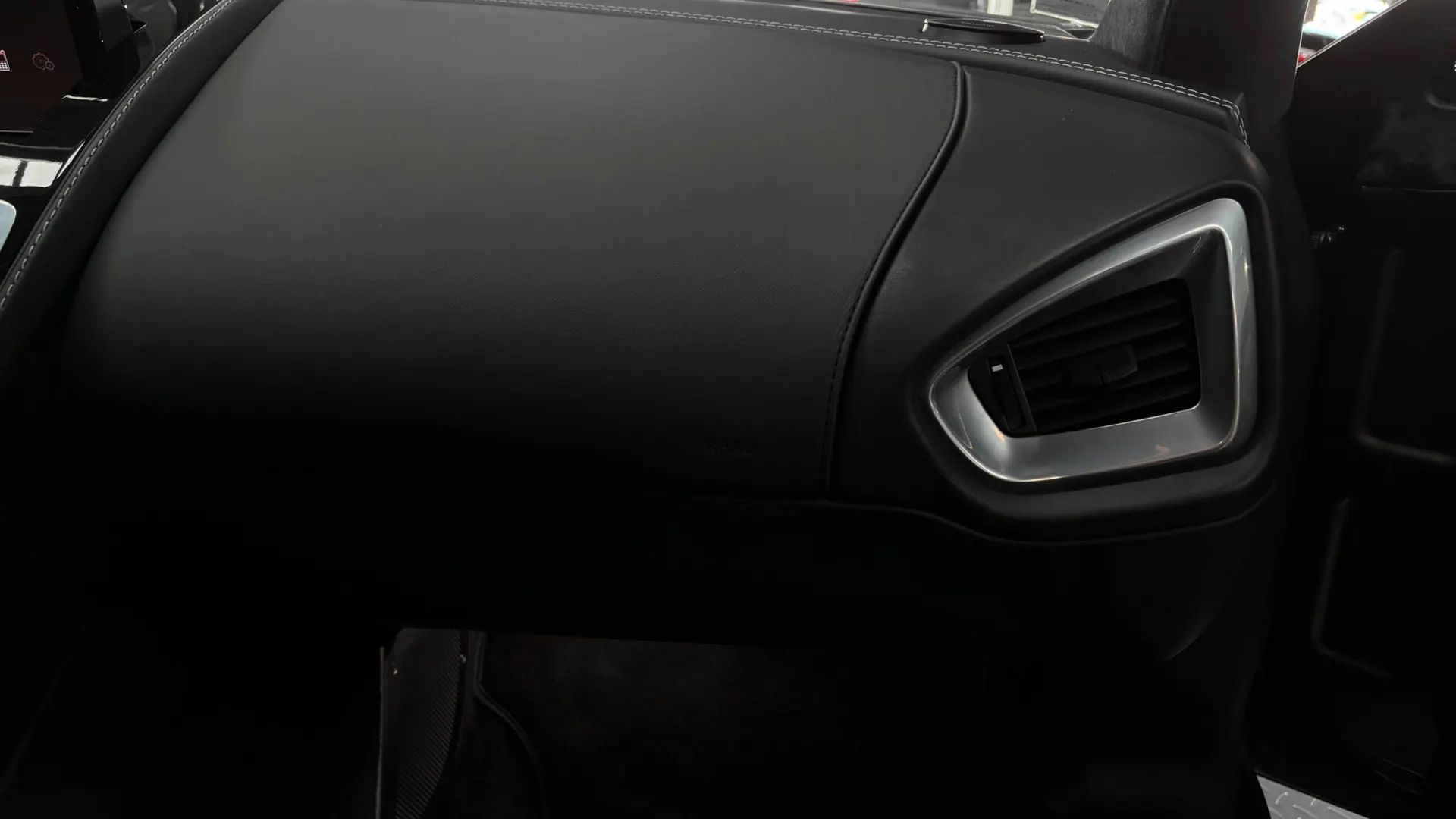 Aston Martin VANQUISH — photo 49