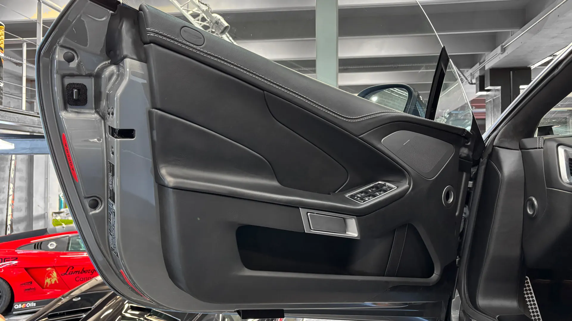 Aston Martin VANQUISH — photo 34
