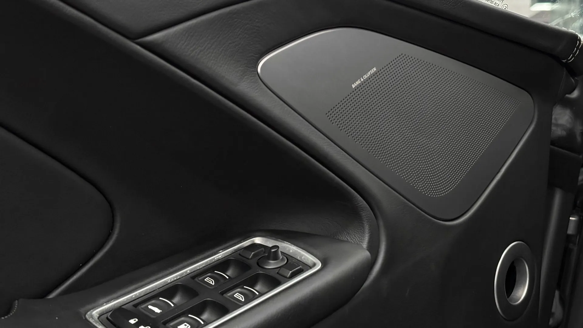 Aston Martin VANQUISH — photo 35