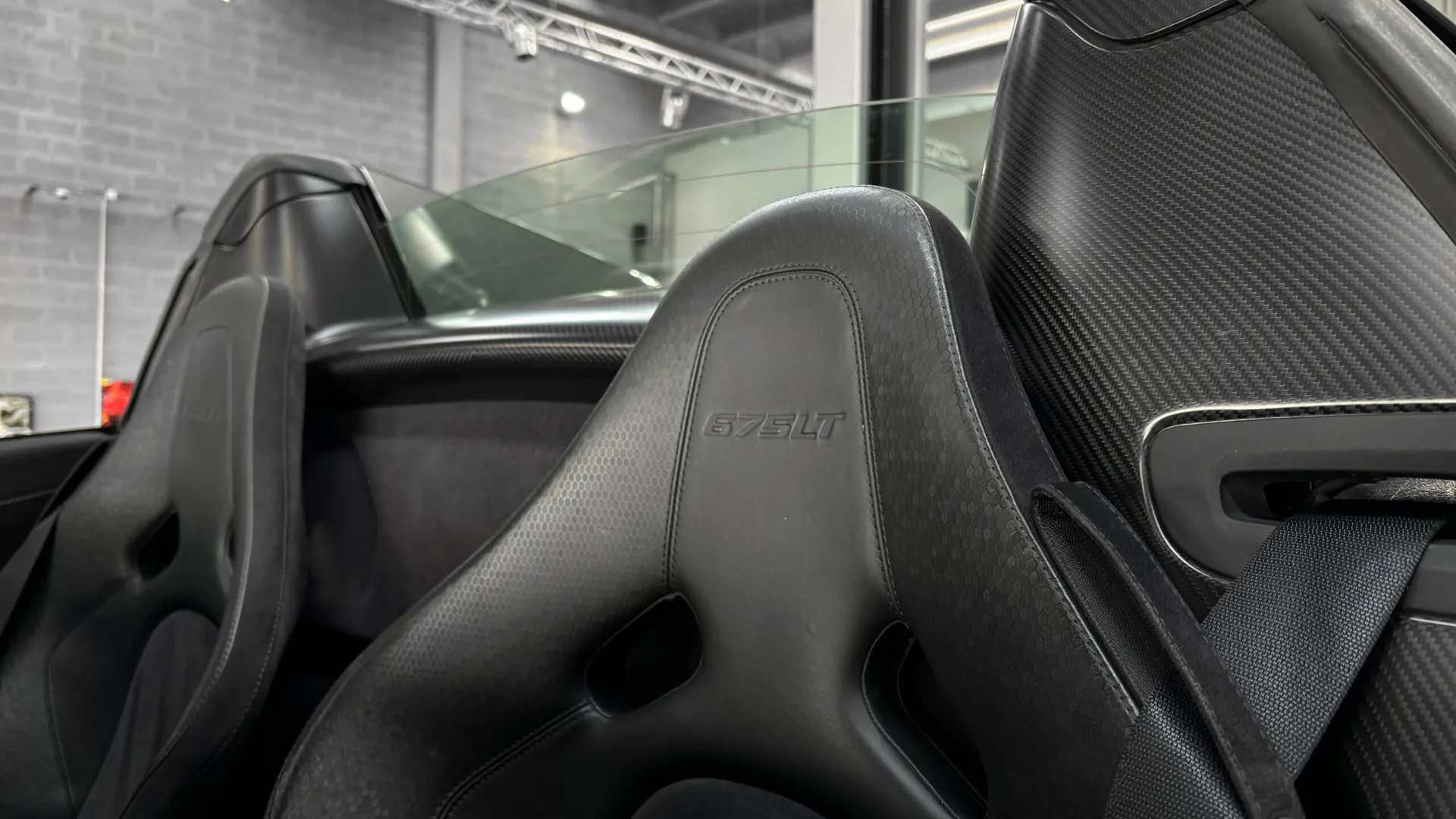 McLaren 675 — photo 12