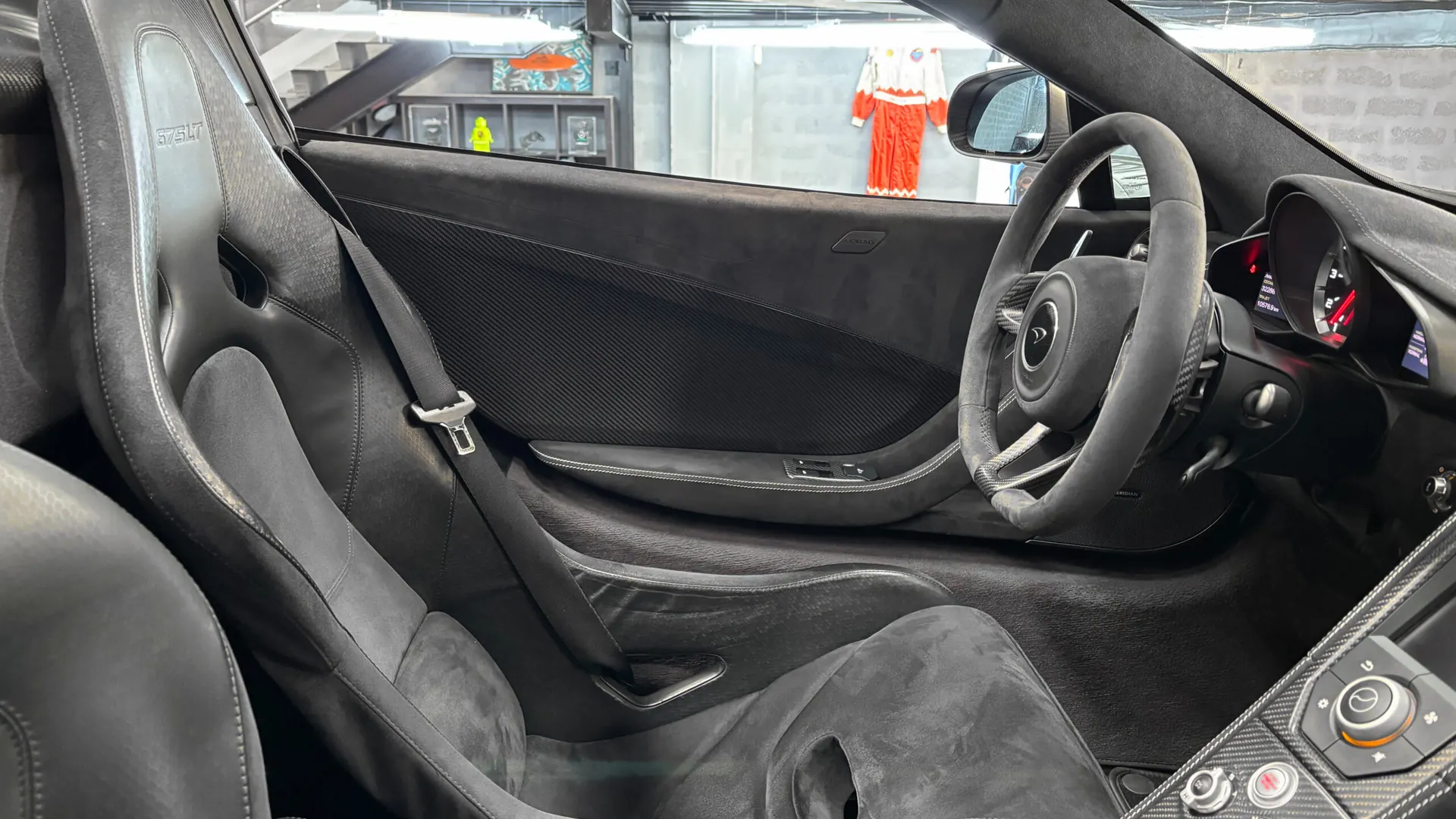 McLaren 675 — photo 14