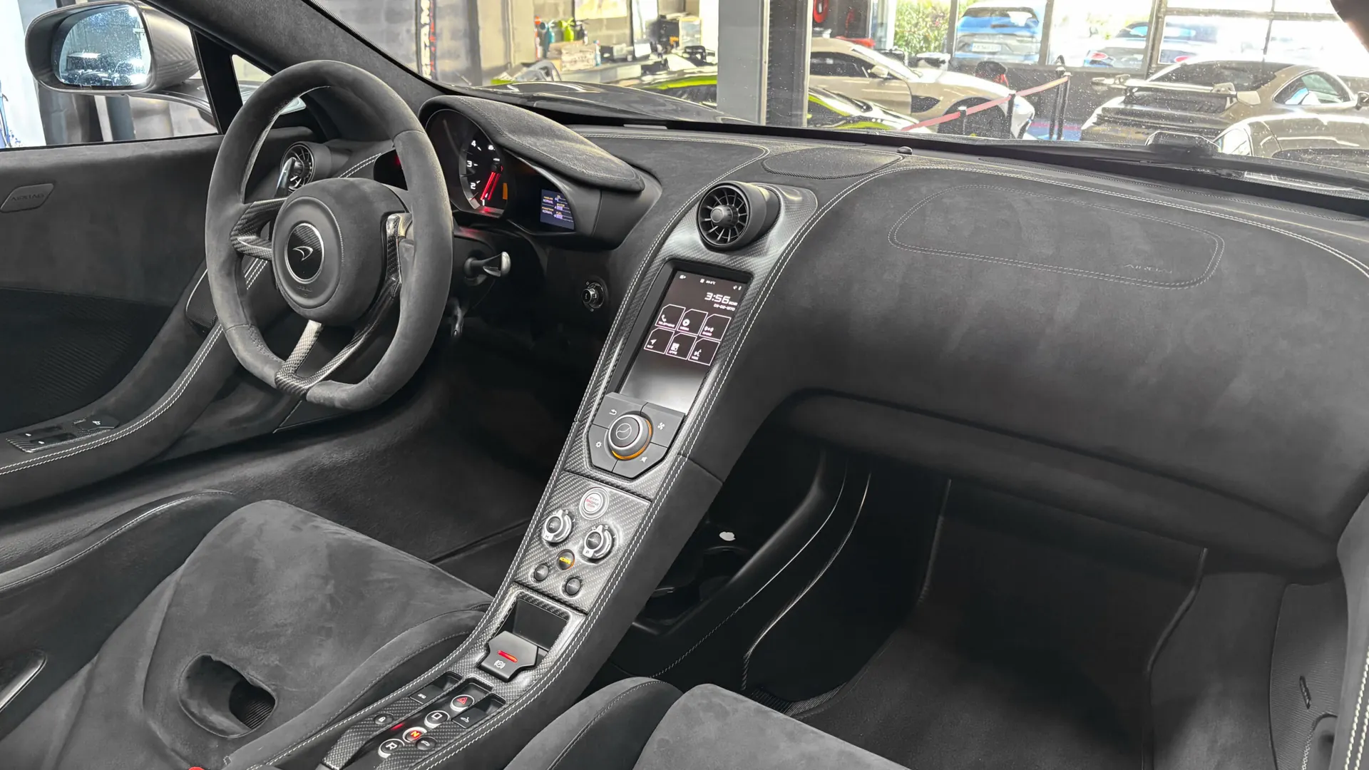 McLaren 675 — photo 11
