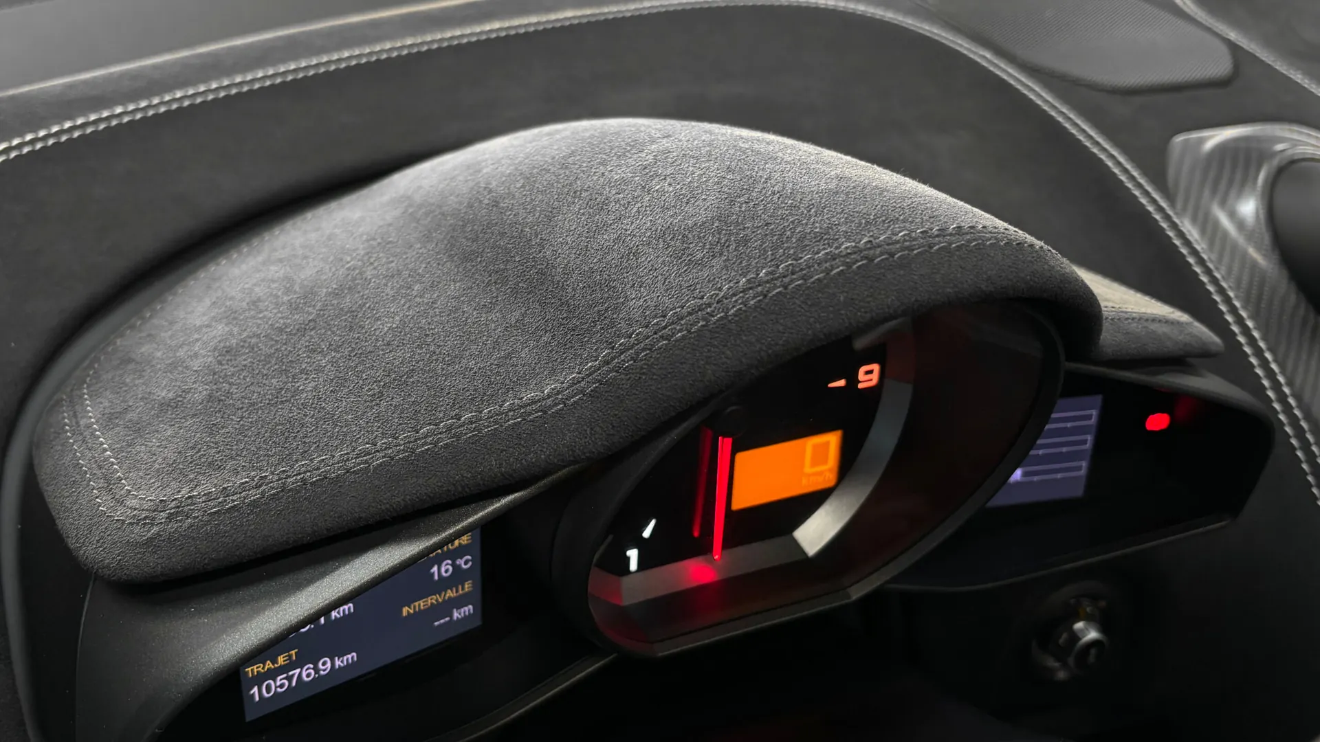 McLaren 675 — photo 26