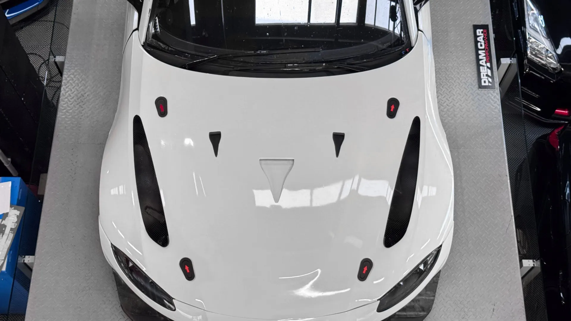 Aston Martin VANTAGE — photo 5