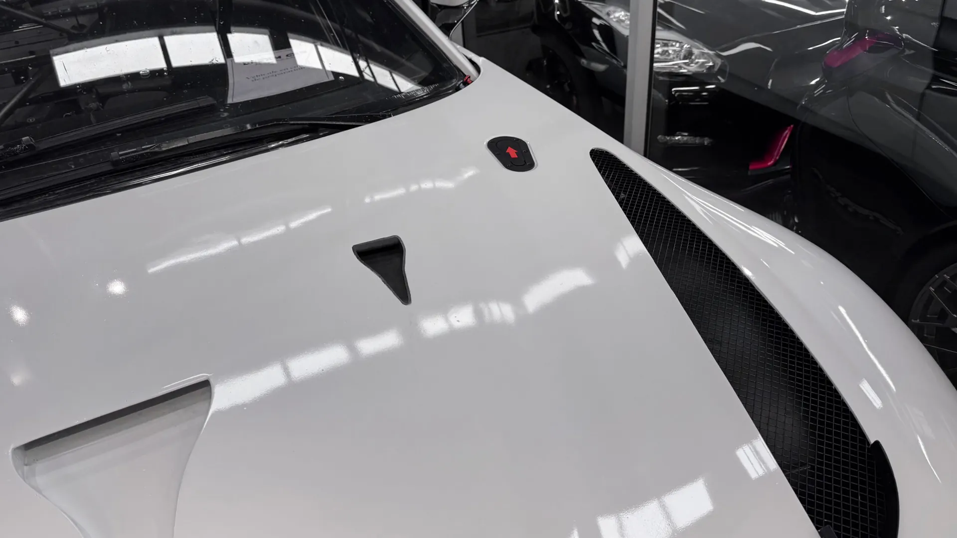 Aston Martin VANTAGE — photo 33