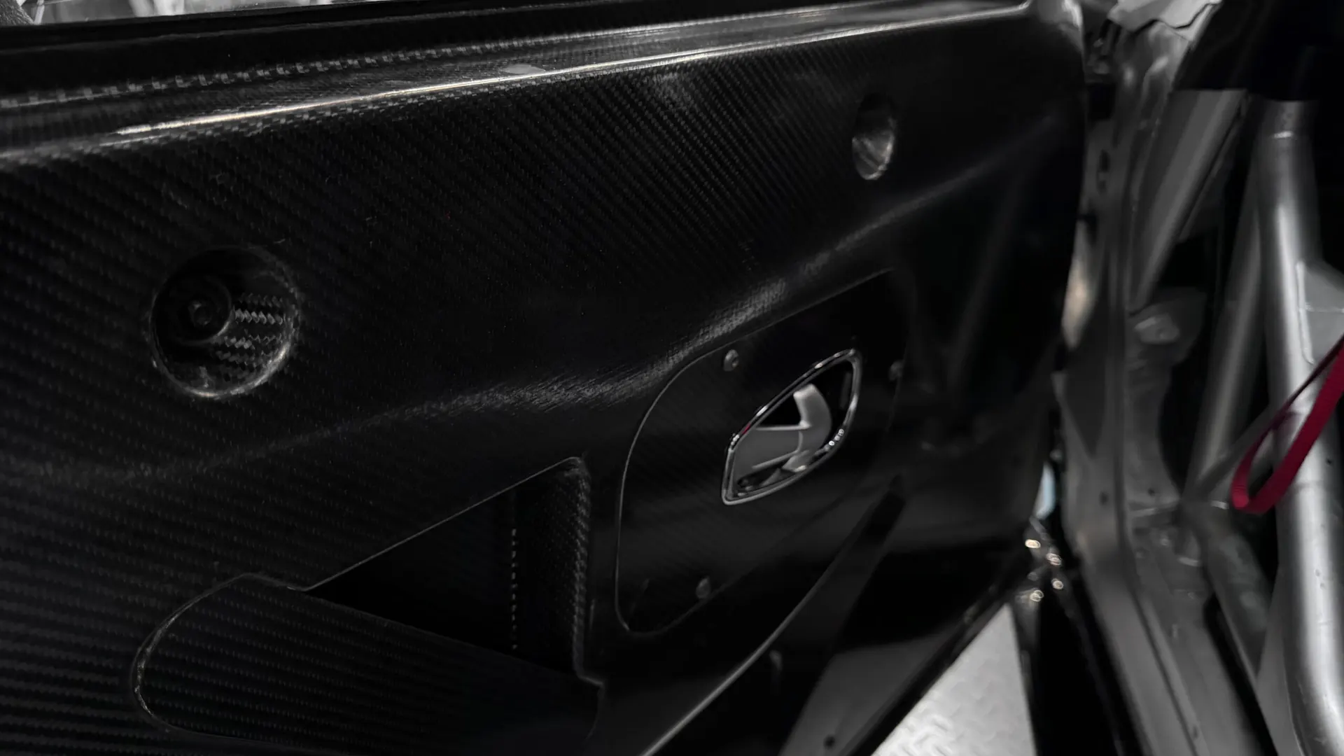 Aston Martin VANTAGE — photo 23