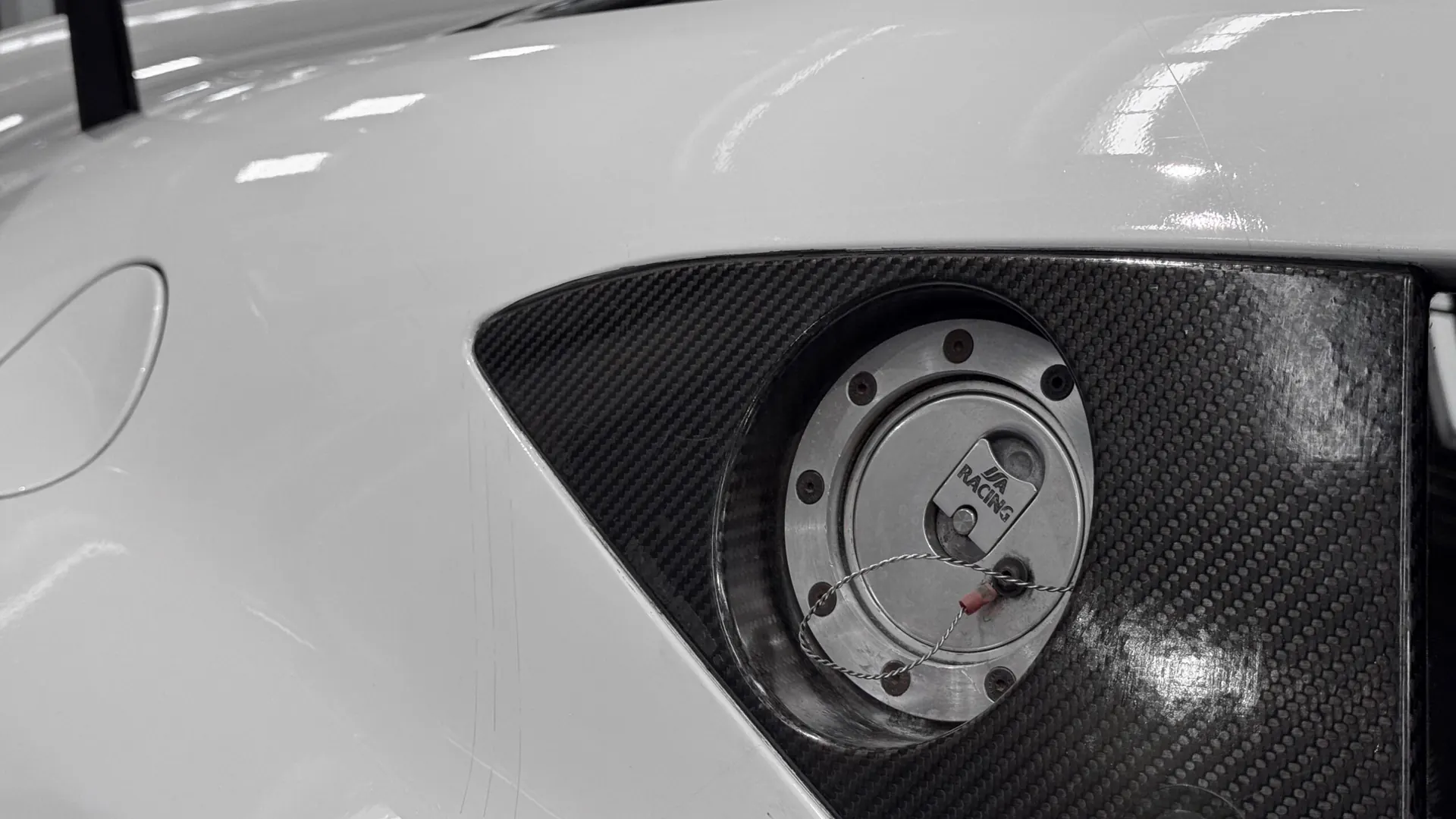 Aston Martin VANTAGE — photo 31