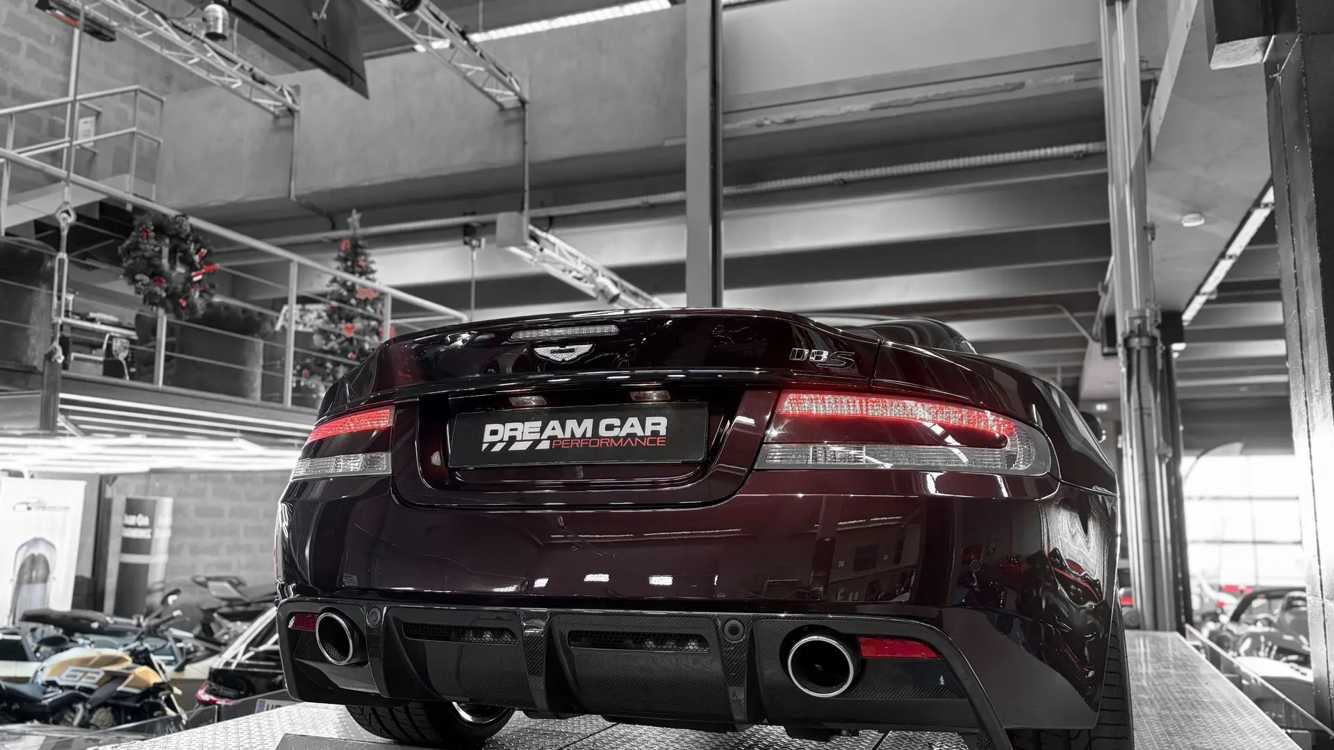 Aston Martin DBS — photo 7