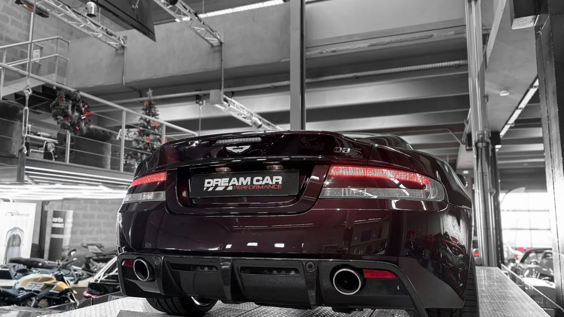 Aston Martin DBS — photo 14