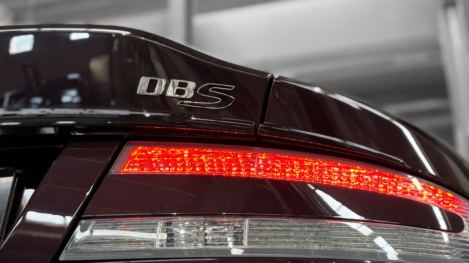 Aston Martin DBS — photo 19