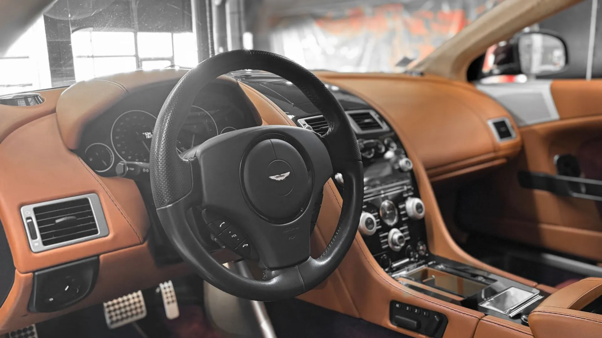 Aston Martin DBS — photo 12