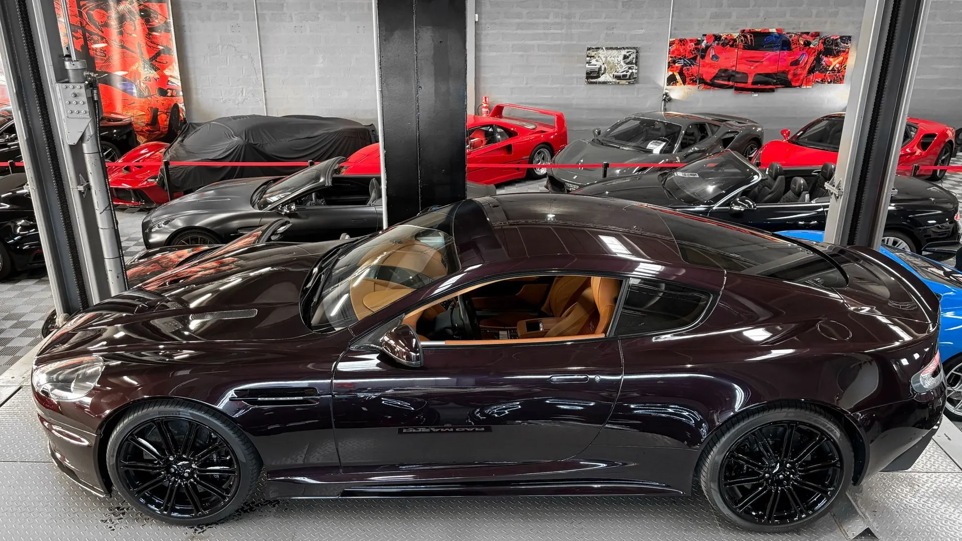 Aston Martin DBS — photo 2
