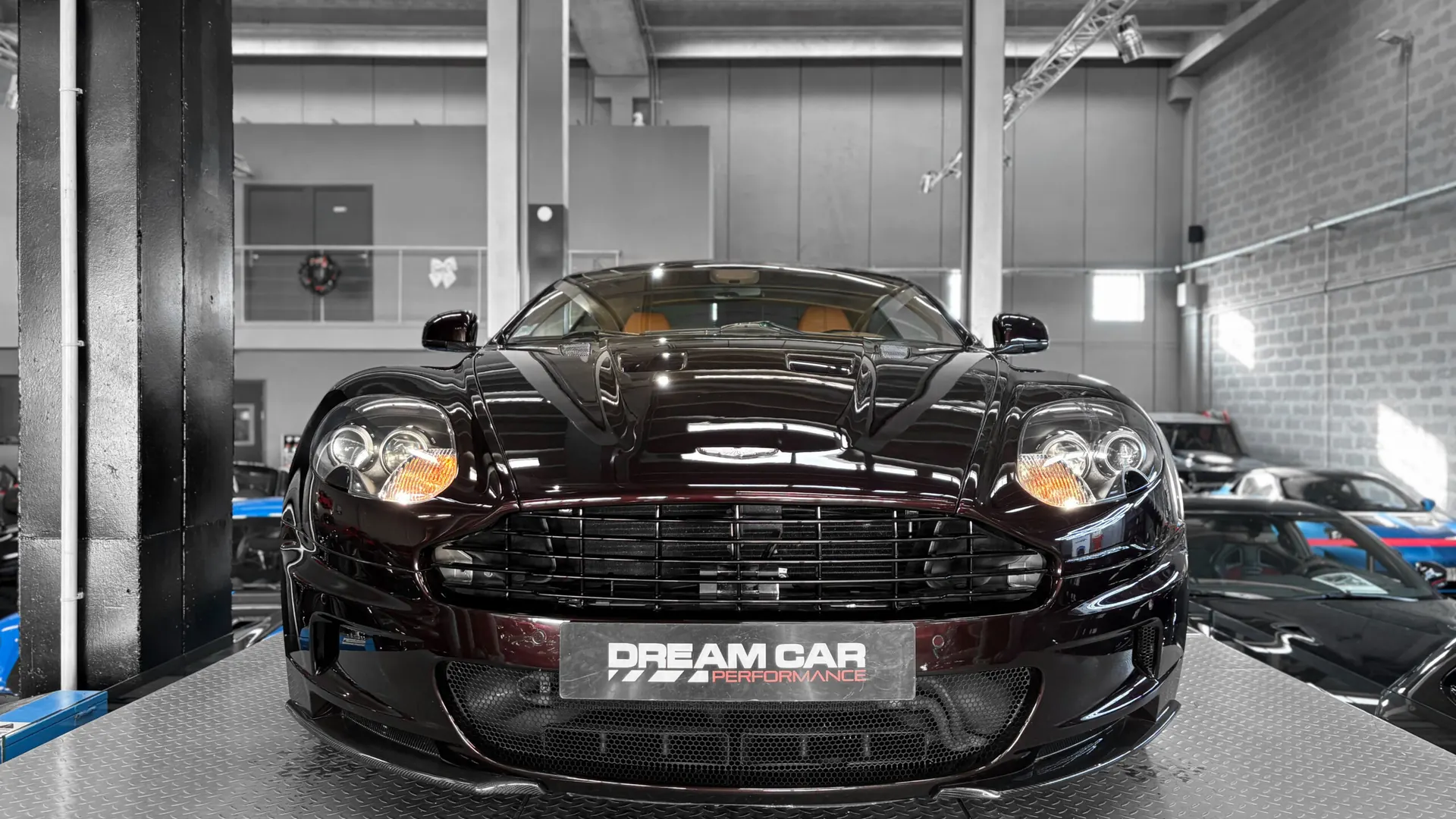 Aston Martin DBS — photo 5