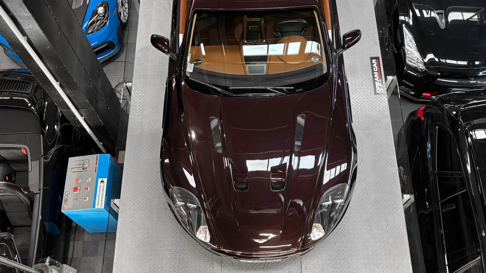 Aston Martin DBS — photo 21