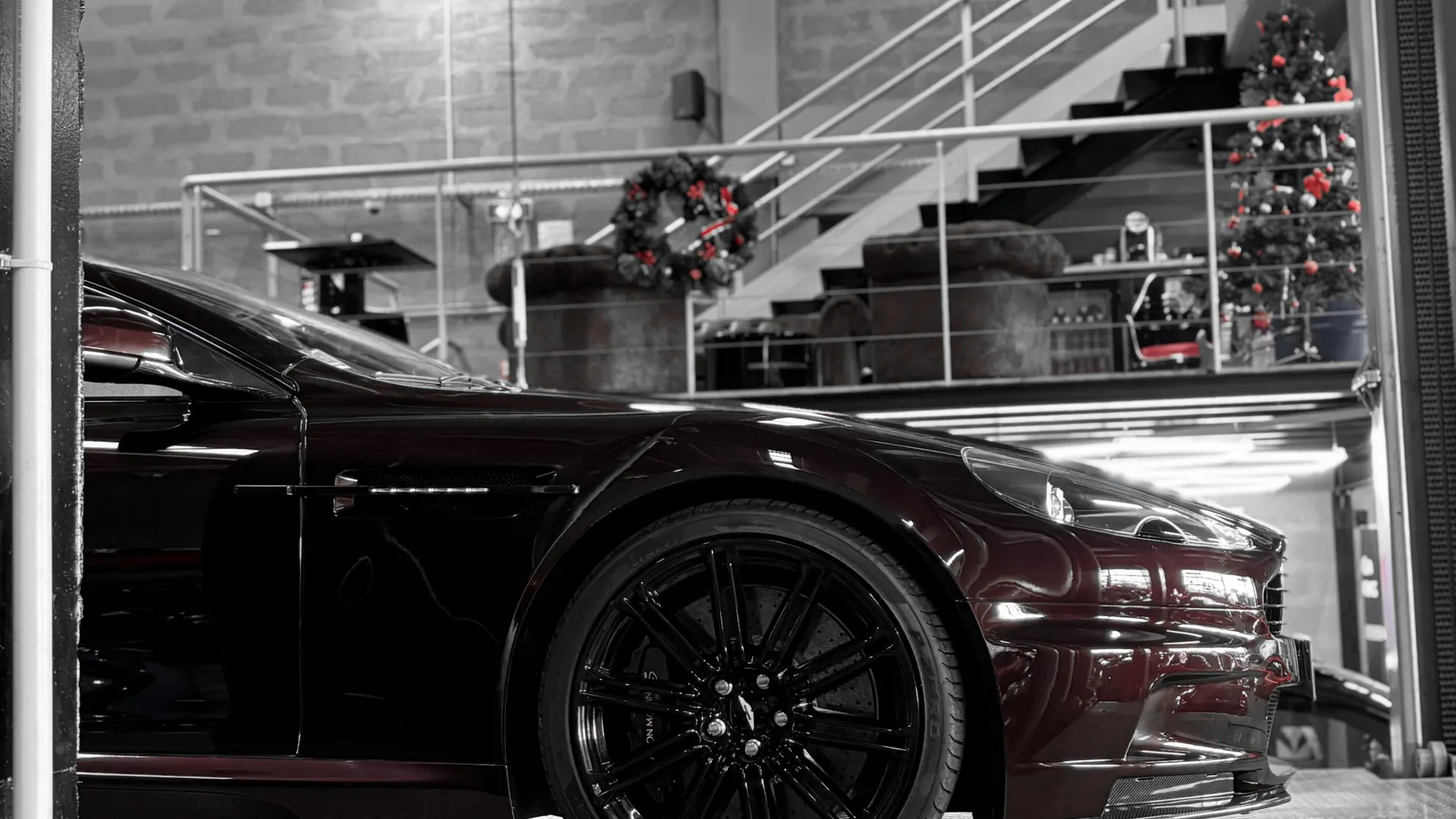 Aston Martin DBS — photo 18