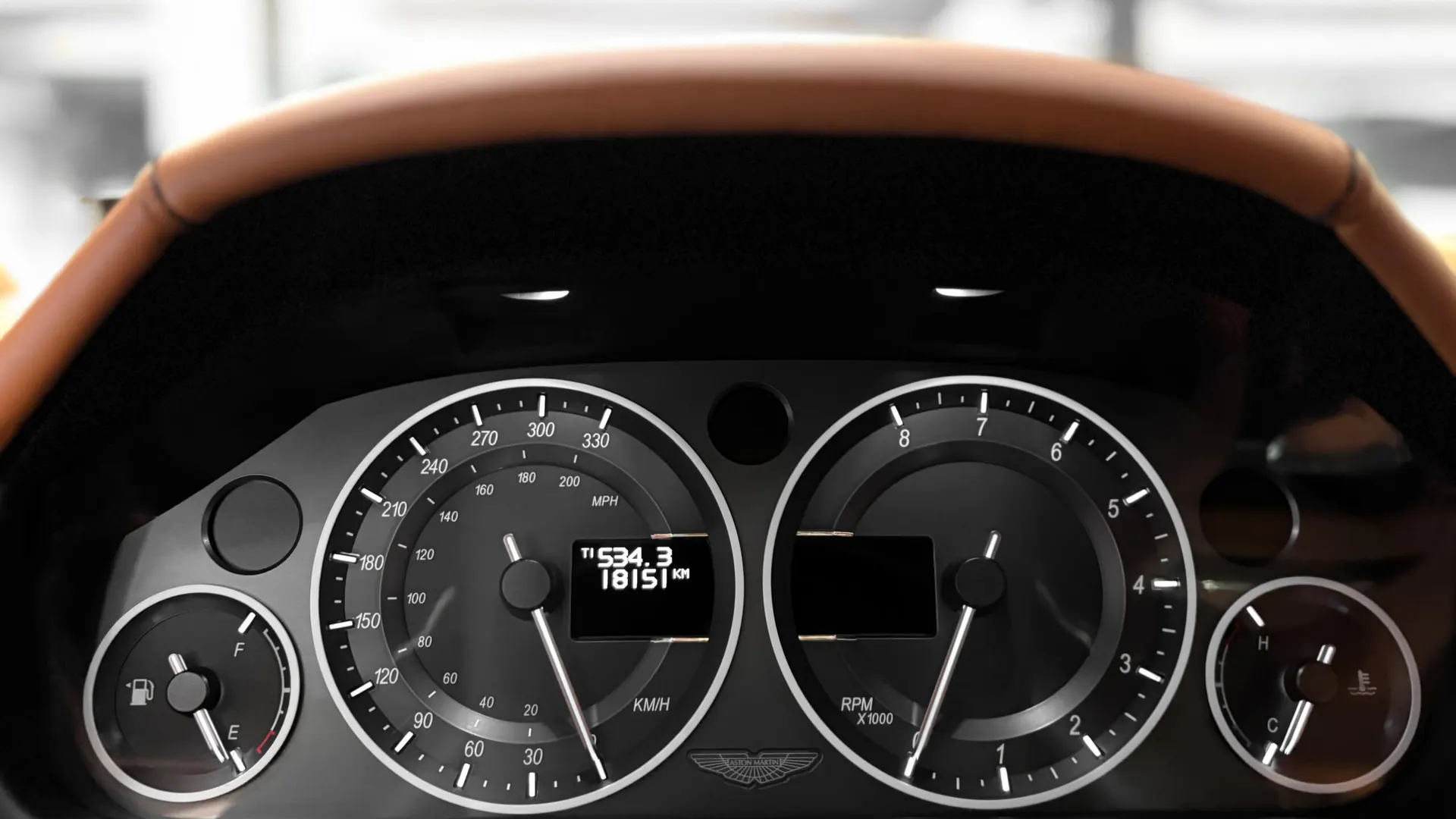 Aston Martin DBS — photo 48