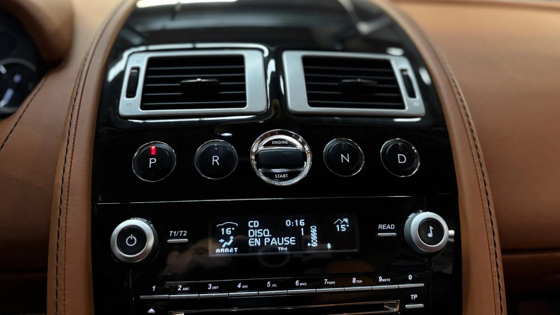 Aston Martin DBS — photo 38