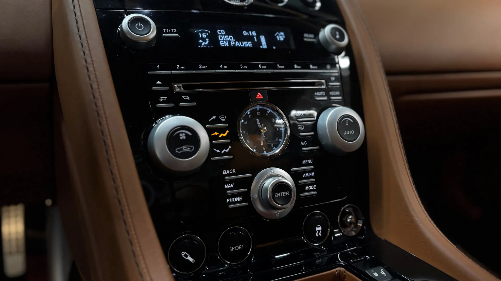 Aston Martin DBS — photo 36