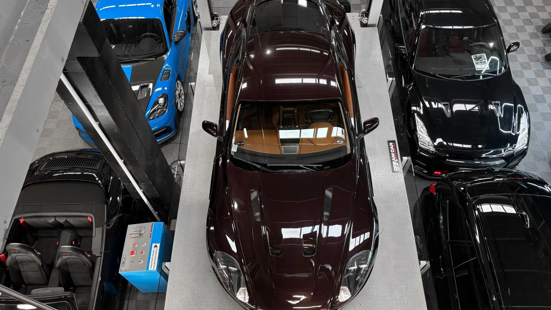 Aston Martin DBS — photo 10
