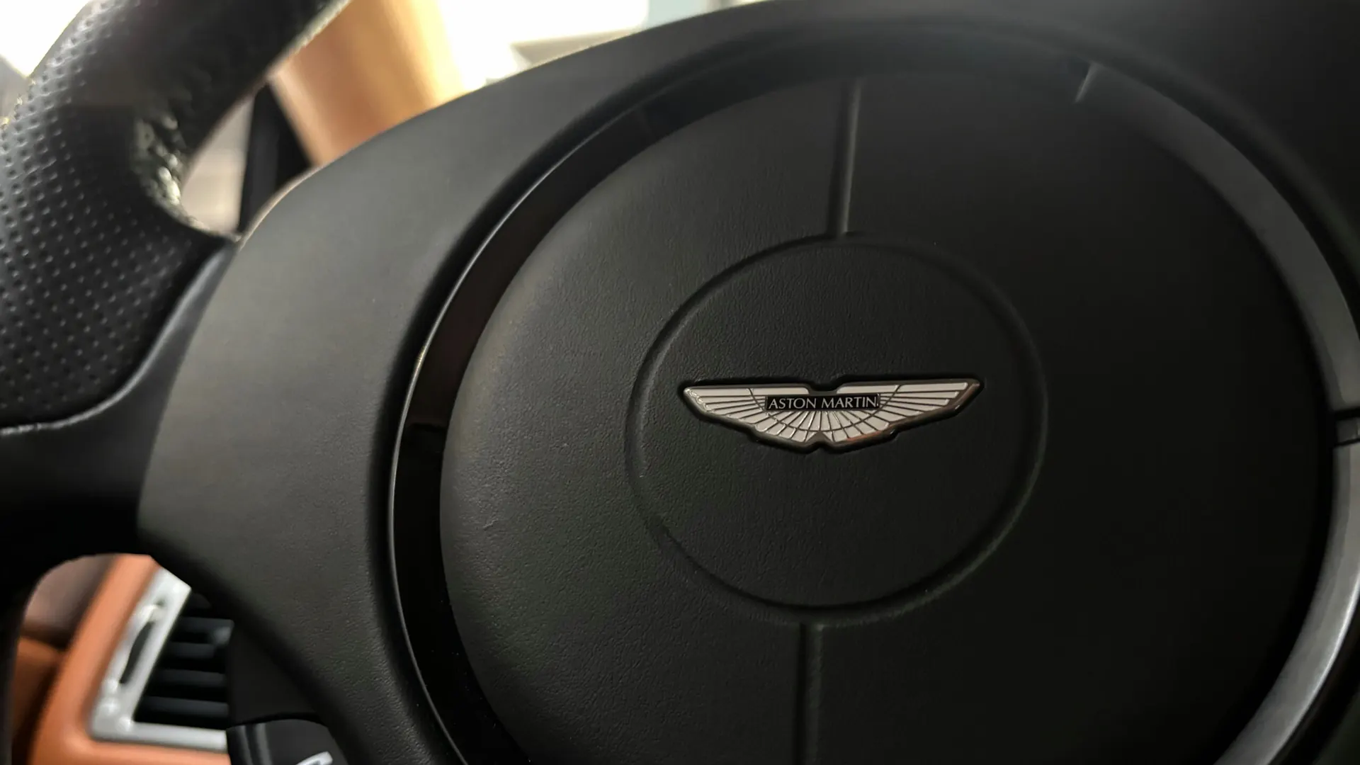 Aston Martin DBS — photo 41