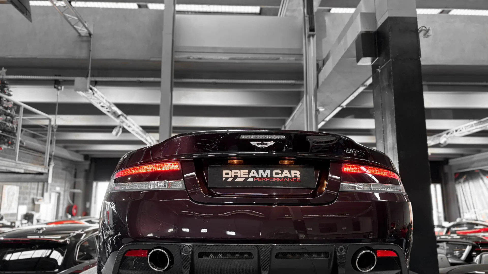 Aston Martin DBS — photo 13