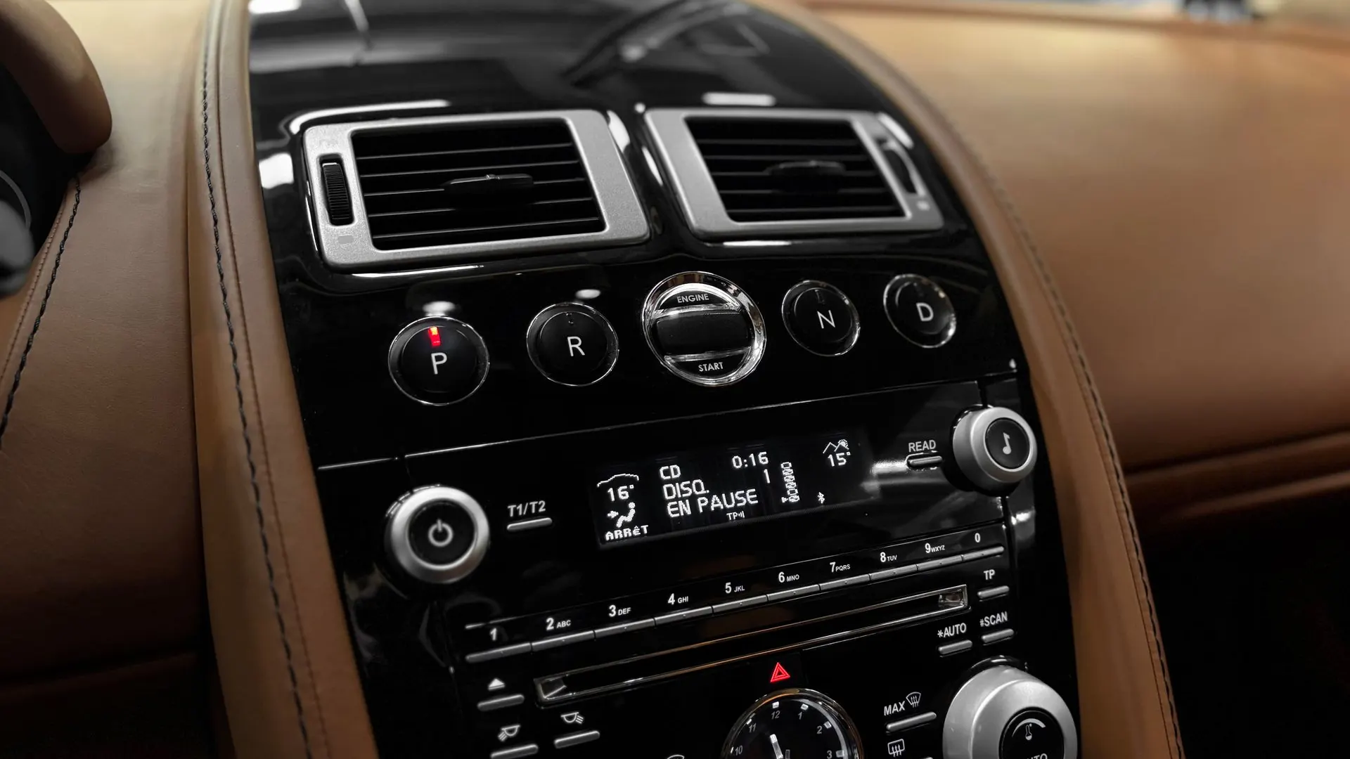 Aston Martin DBS — photo 20