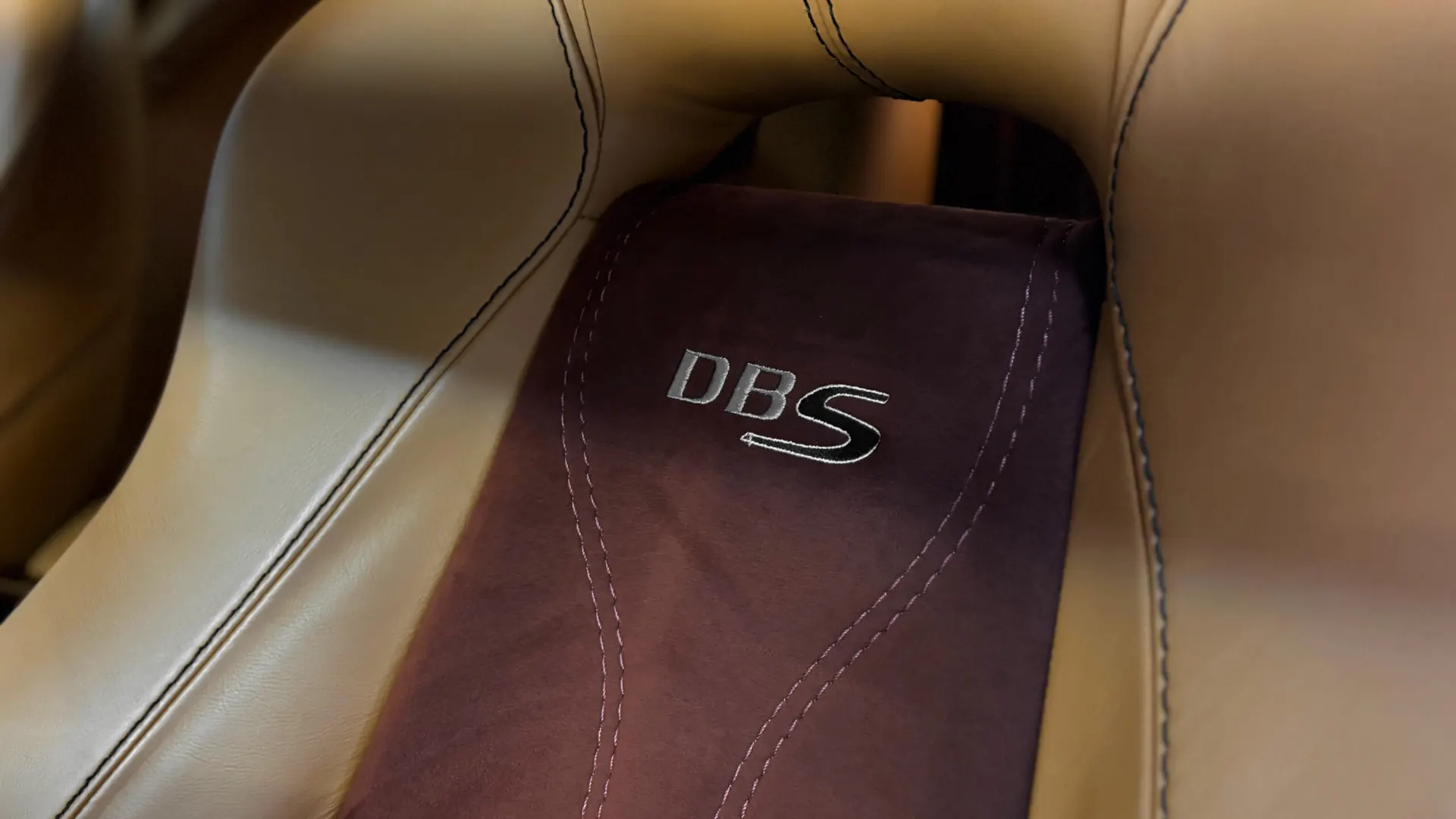 Aston Martin DBS — photo 29