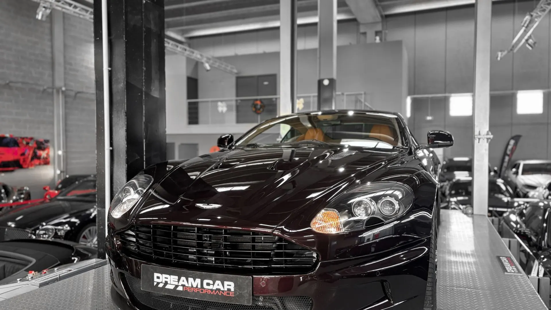 Aston Martin DBS — photo 4