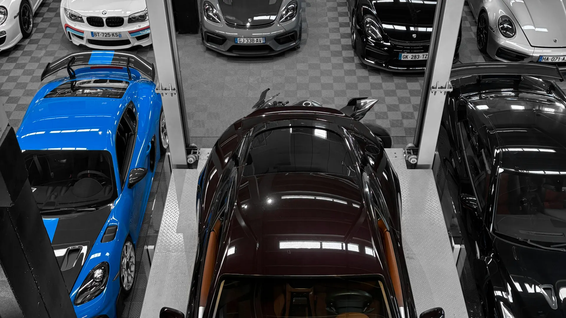 Aston Martin DBS — photo 22