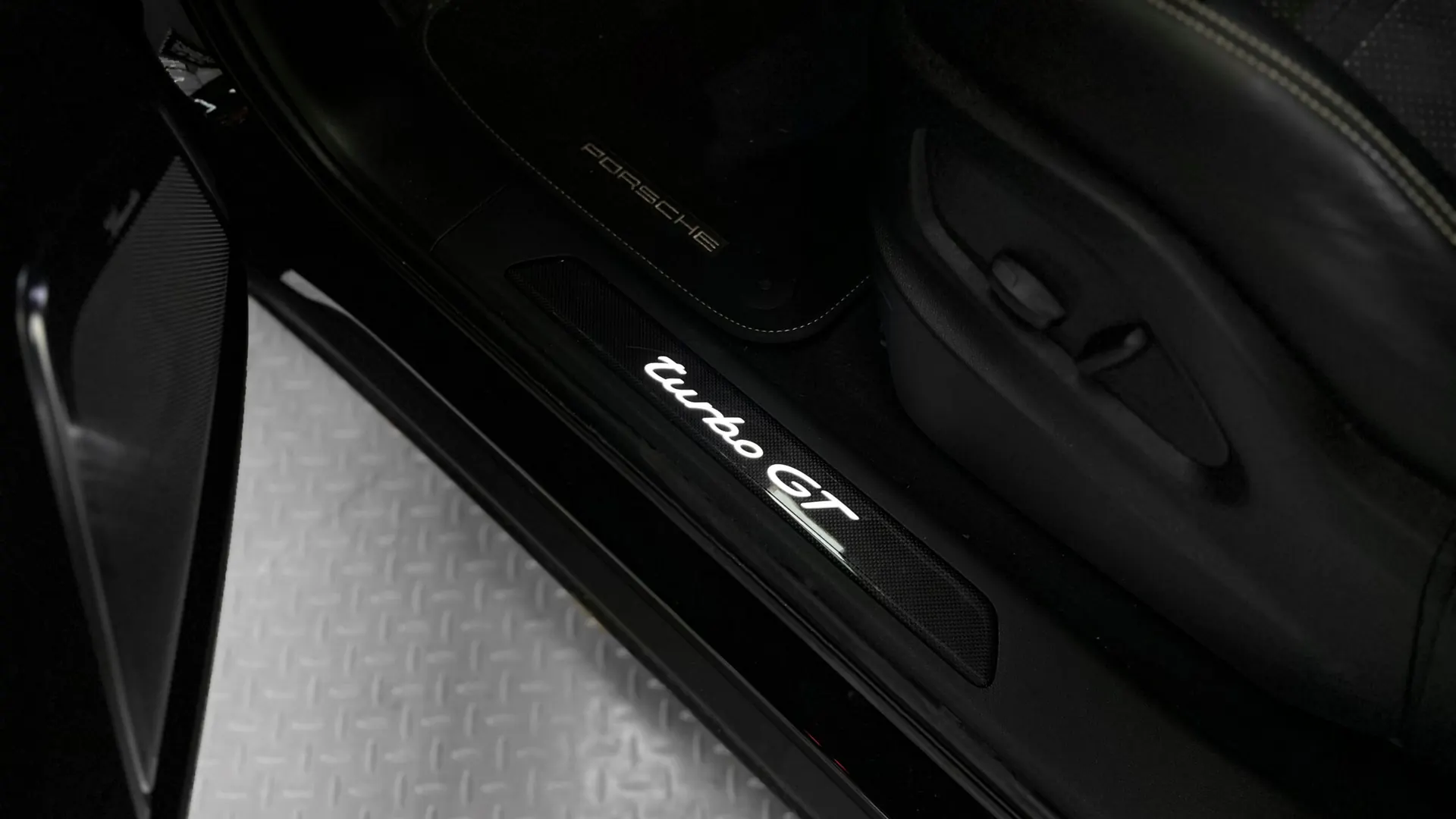 Porsche CAYENNE — photo 29