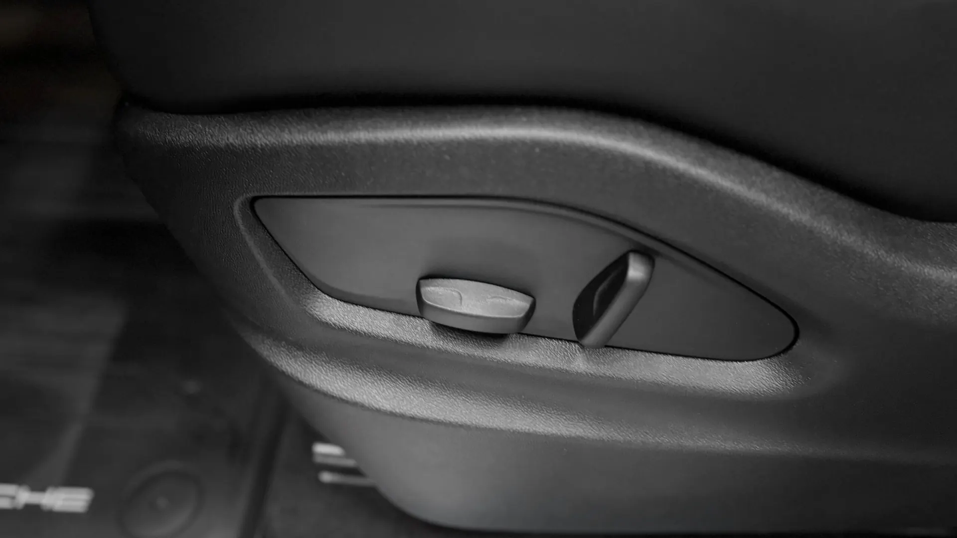 Porsche CAYENNE — photo 20