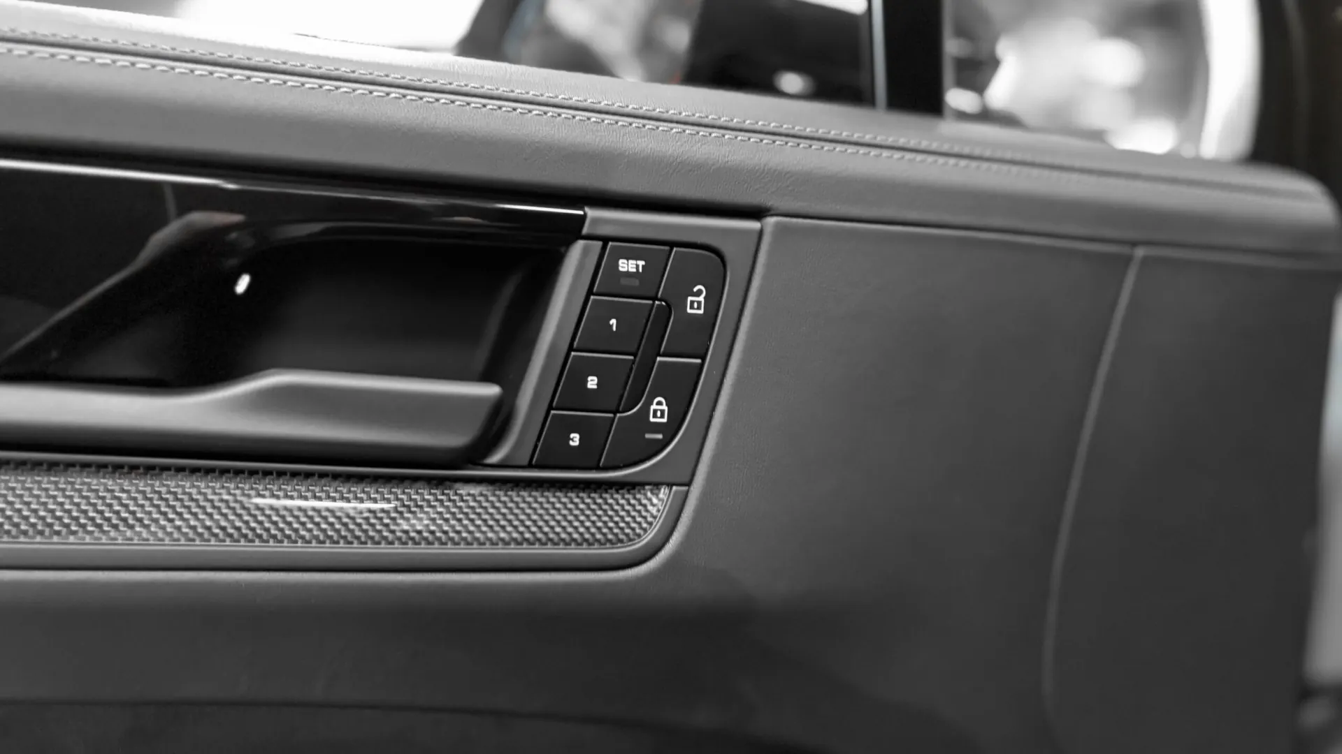 Porsche CAYENNE — photo 17