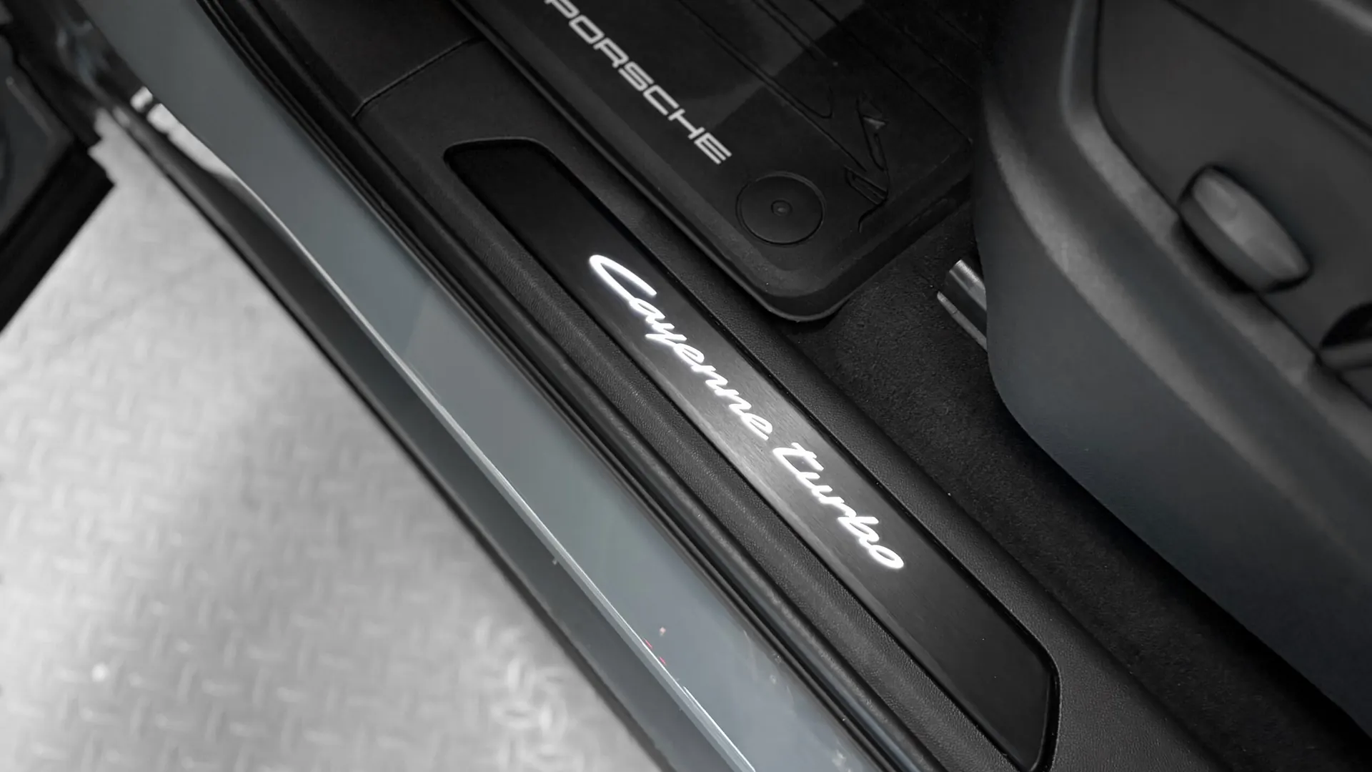 Porsche CAYENNE — photo 19