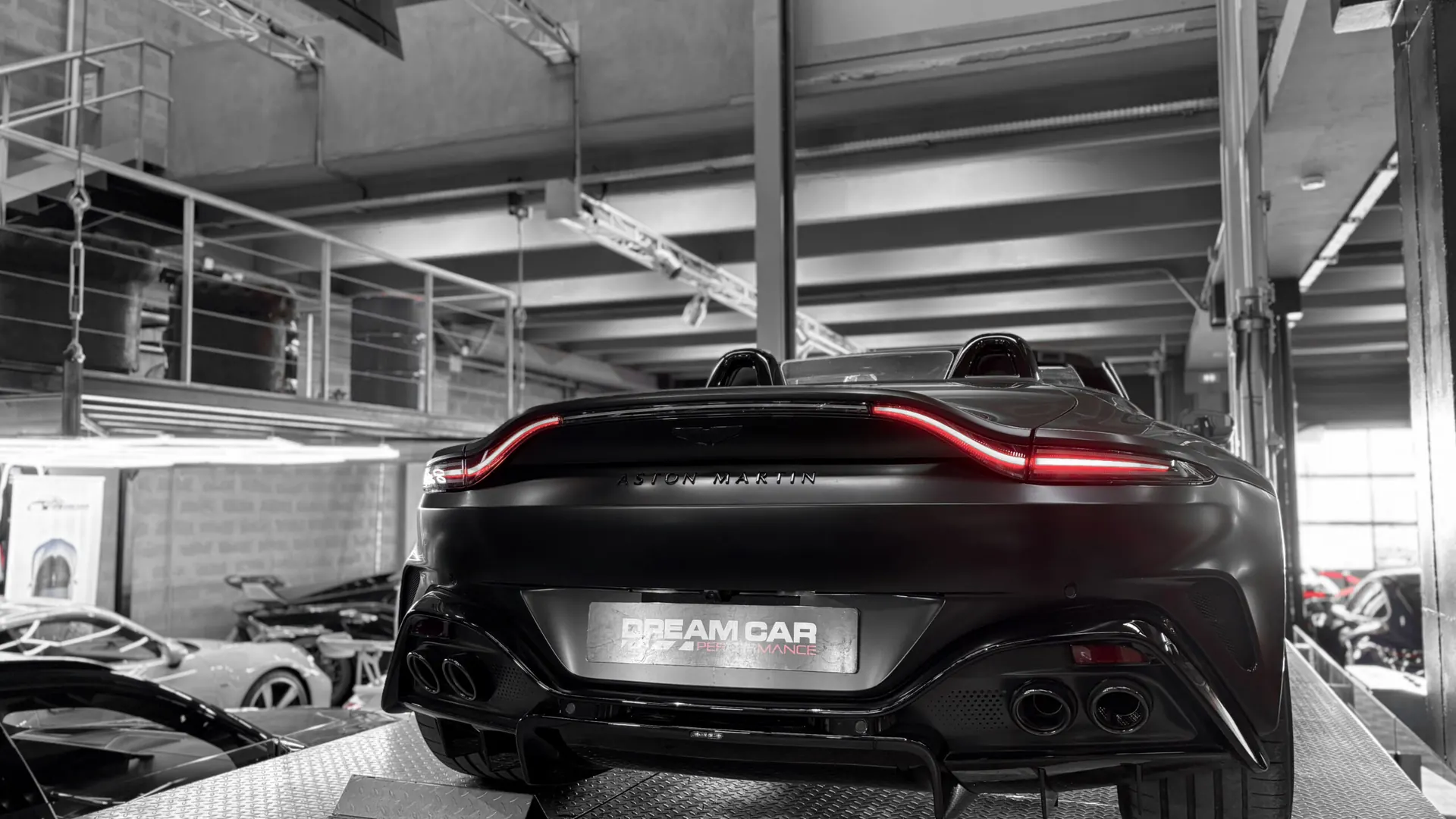 Aston Martin VANTAGE — photo 20