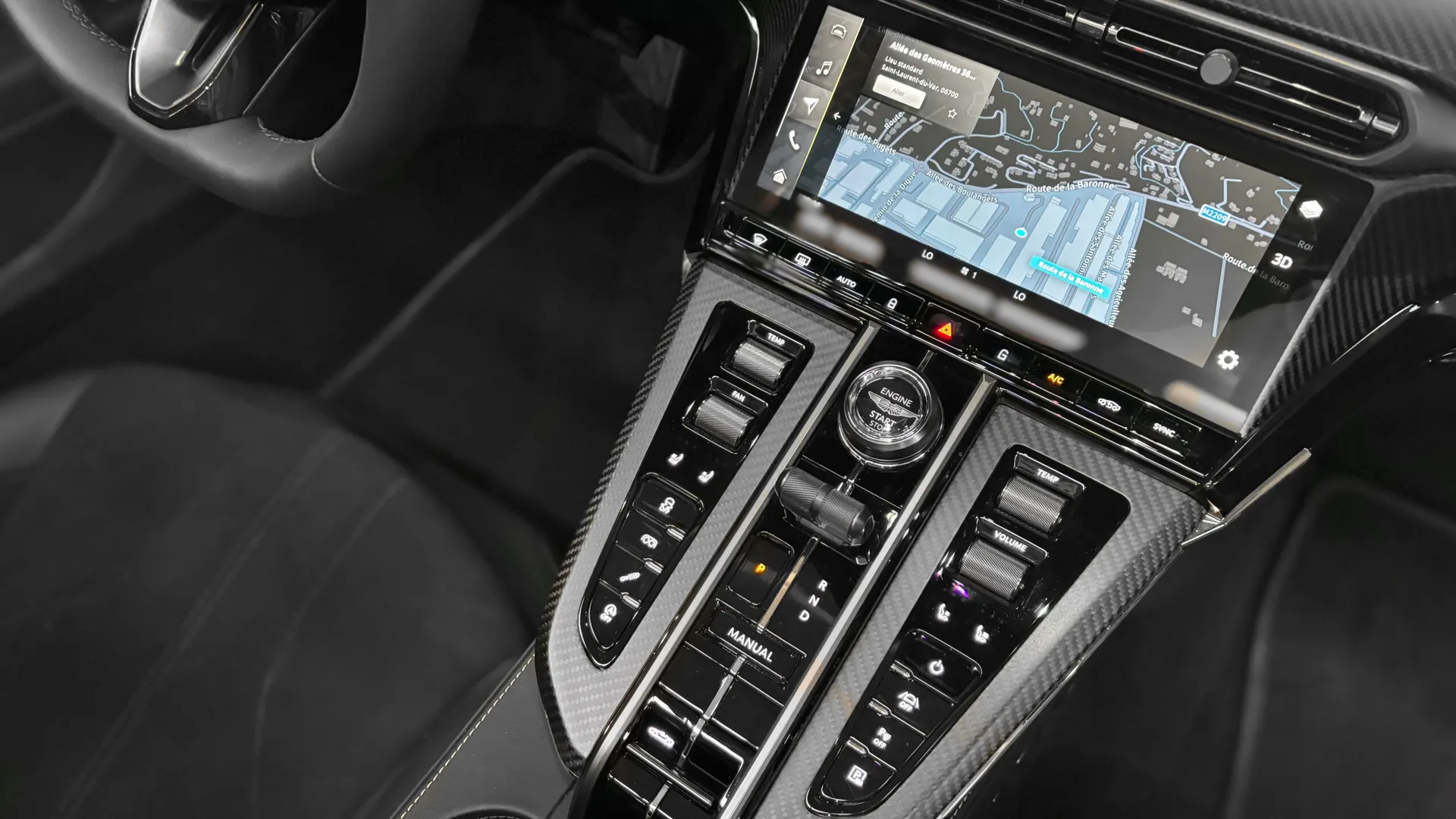 Aston Martin VANTAGE — photo 43