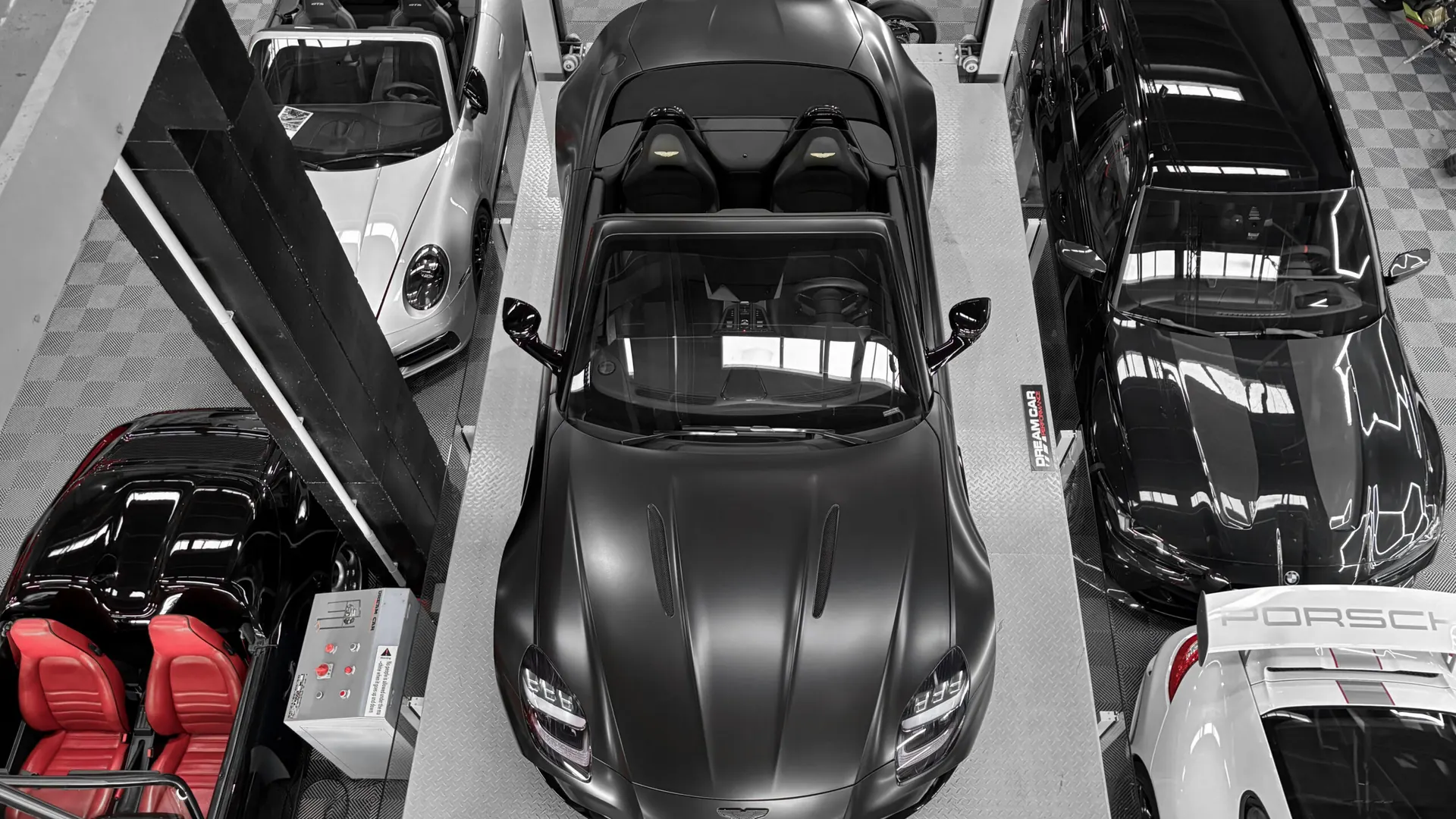 Aston Martin VANTAGE — photo 27