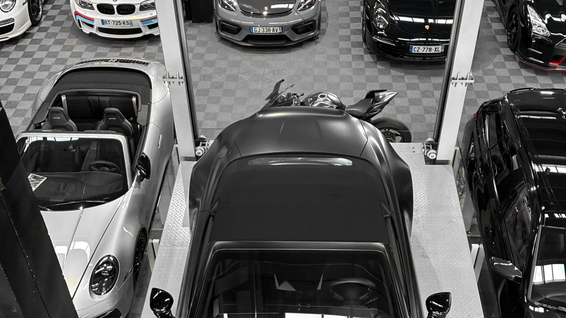 Aston Martin VANTAGE — photo 26