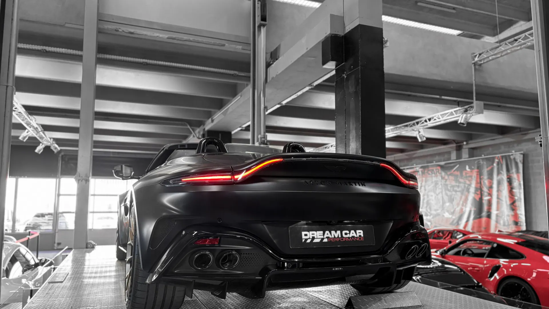Aston Martin VANTAGE — photo 16