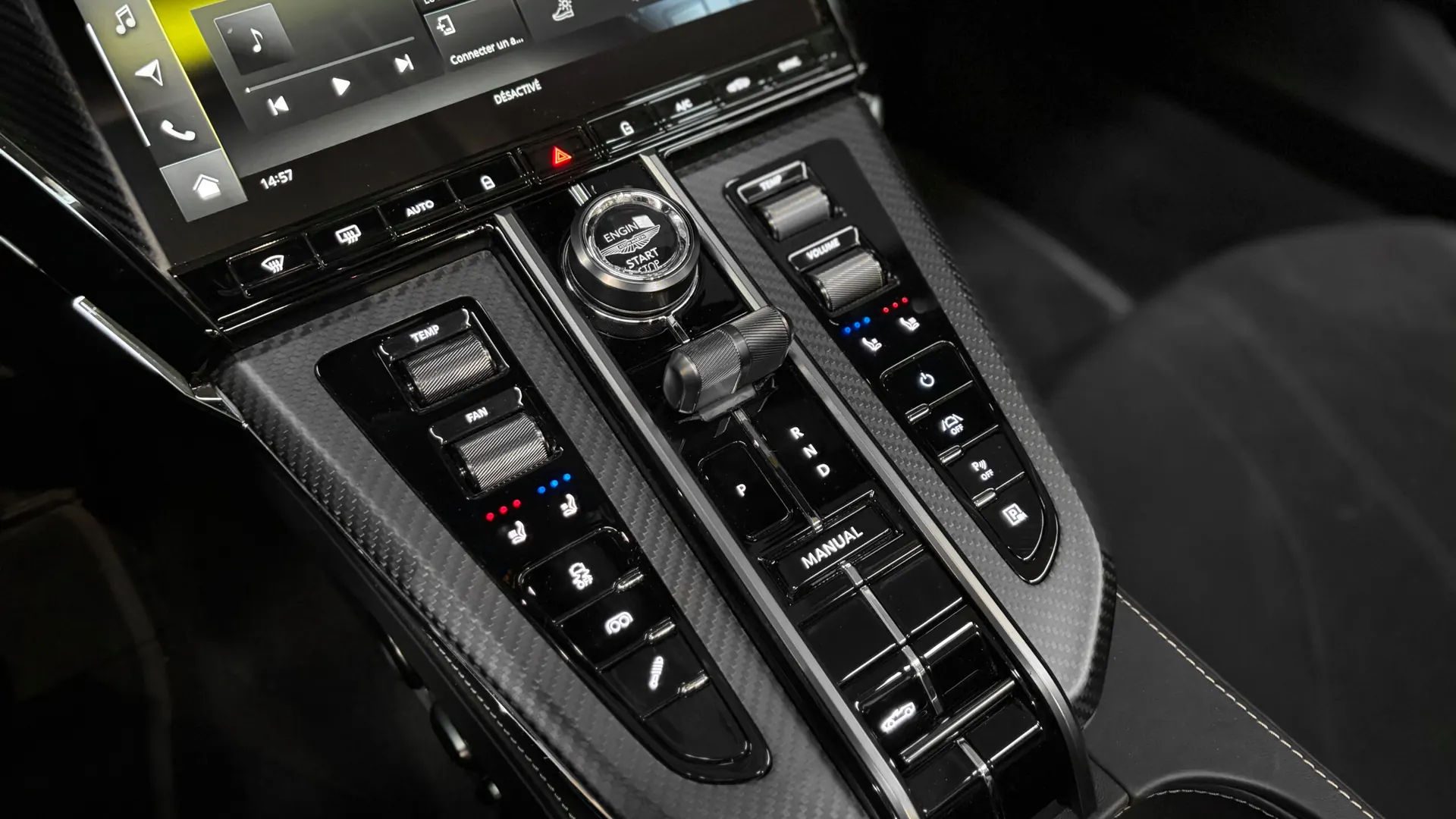 Aston Martin VANTAGE — photo 44