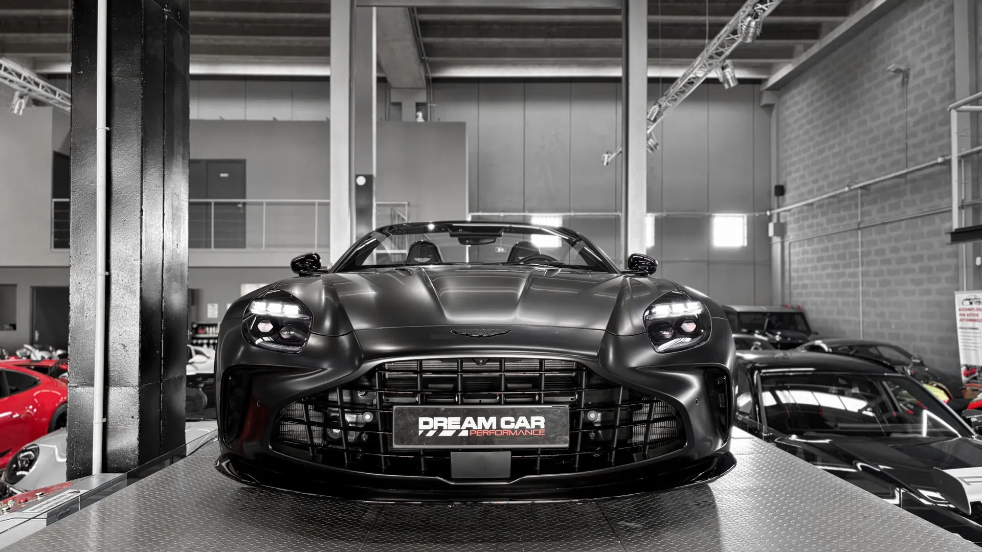 Aston Martin VANTAGE — photo 8