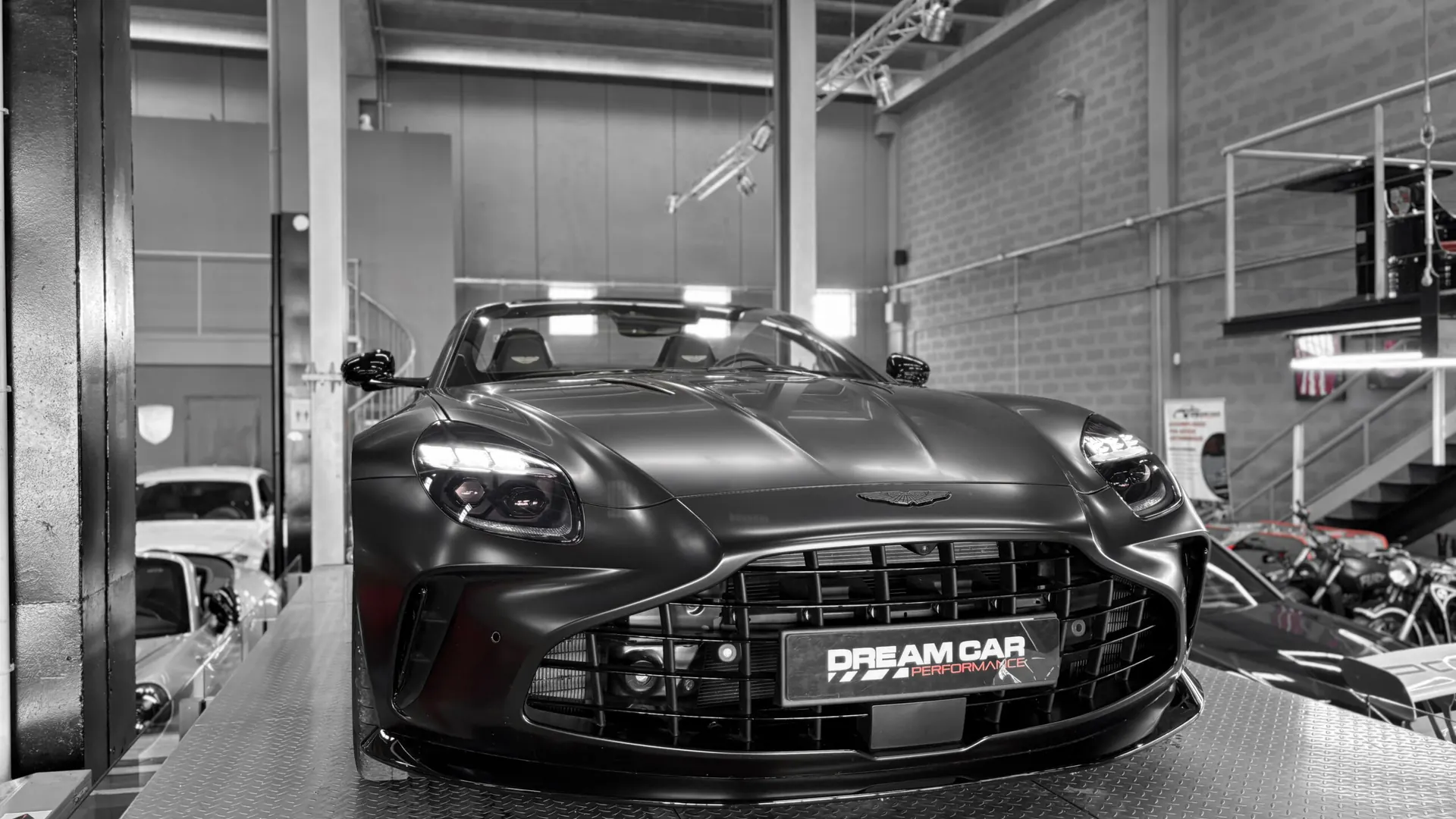 Aston Martin VANTAGE — photo 7